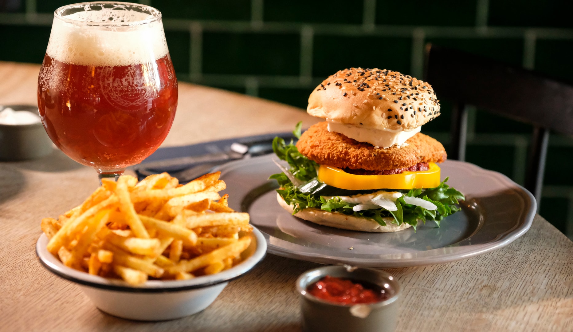 Valgfri Burgermenu hos legendariske Halifax - Spar over 50%