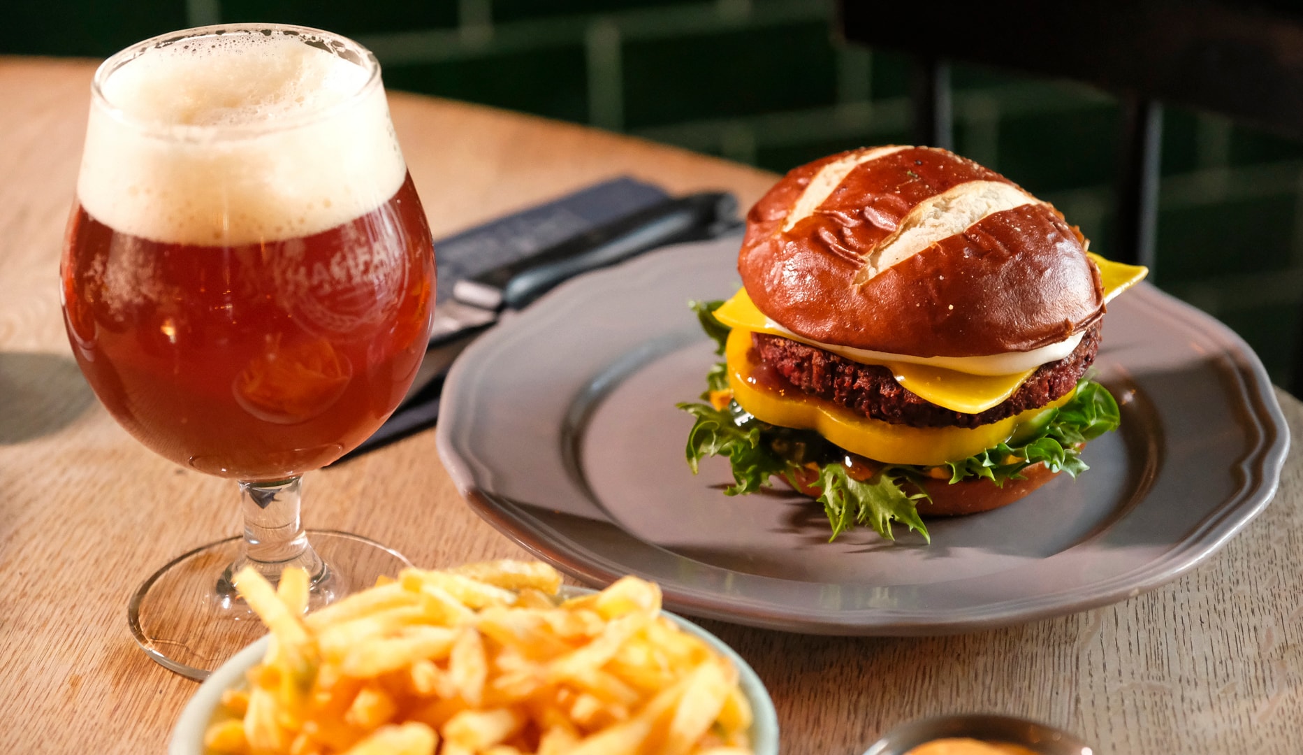 Valgfri Burgermenu hos legendariske Halifax - Spar over 50%
