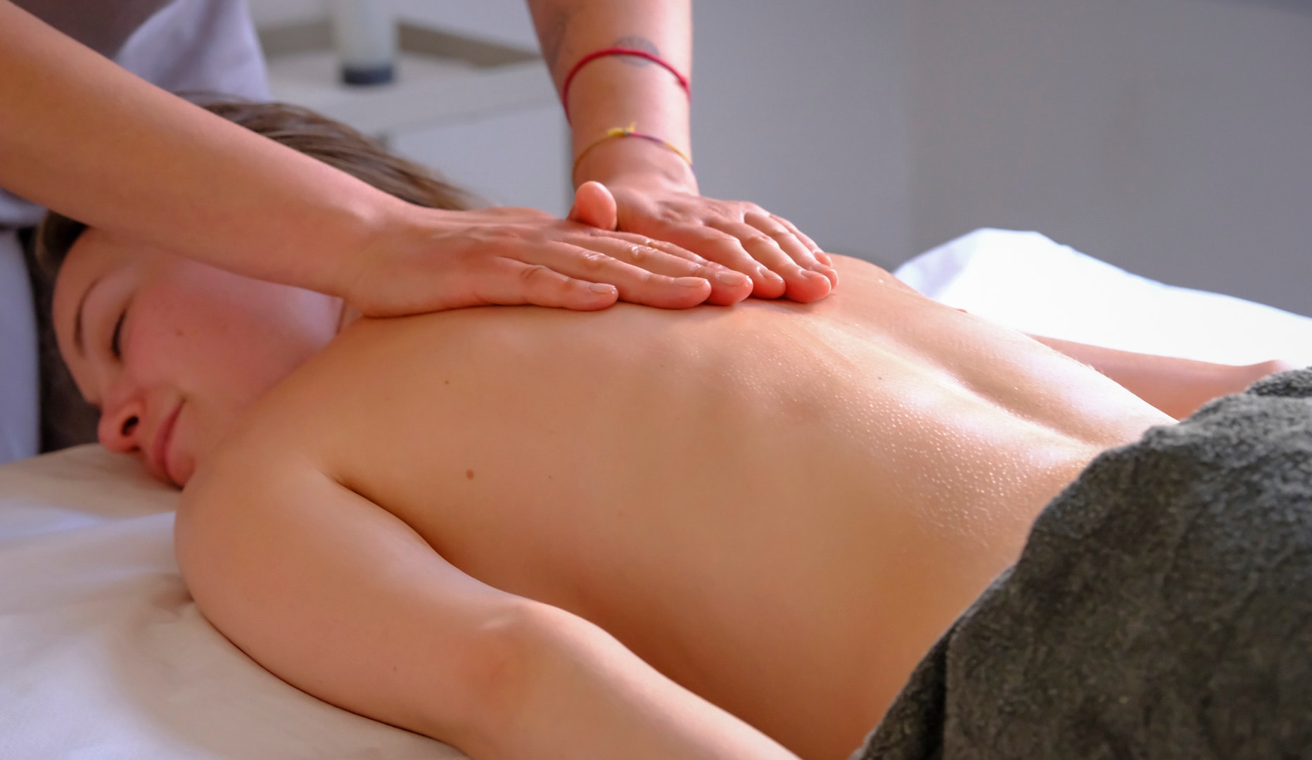 Ayurvedisk massage & behandlinger - spar op til 56 %