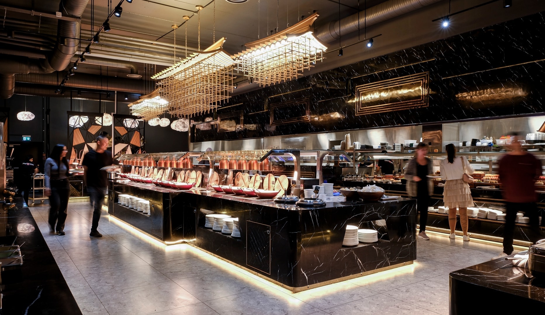 Overdådig asiatisk frokostbuffet hos Chop-Sticks