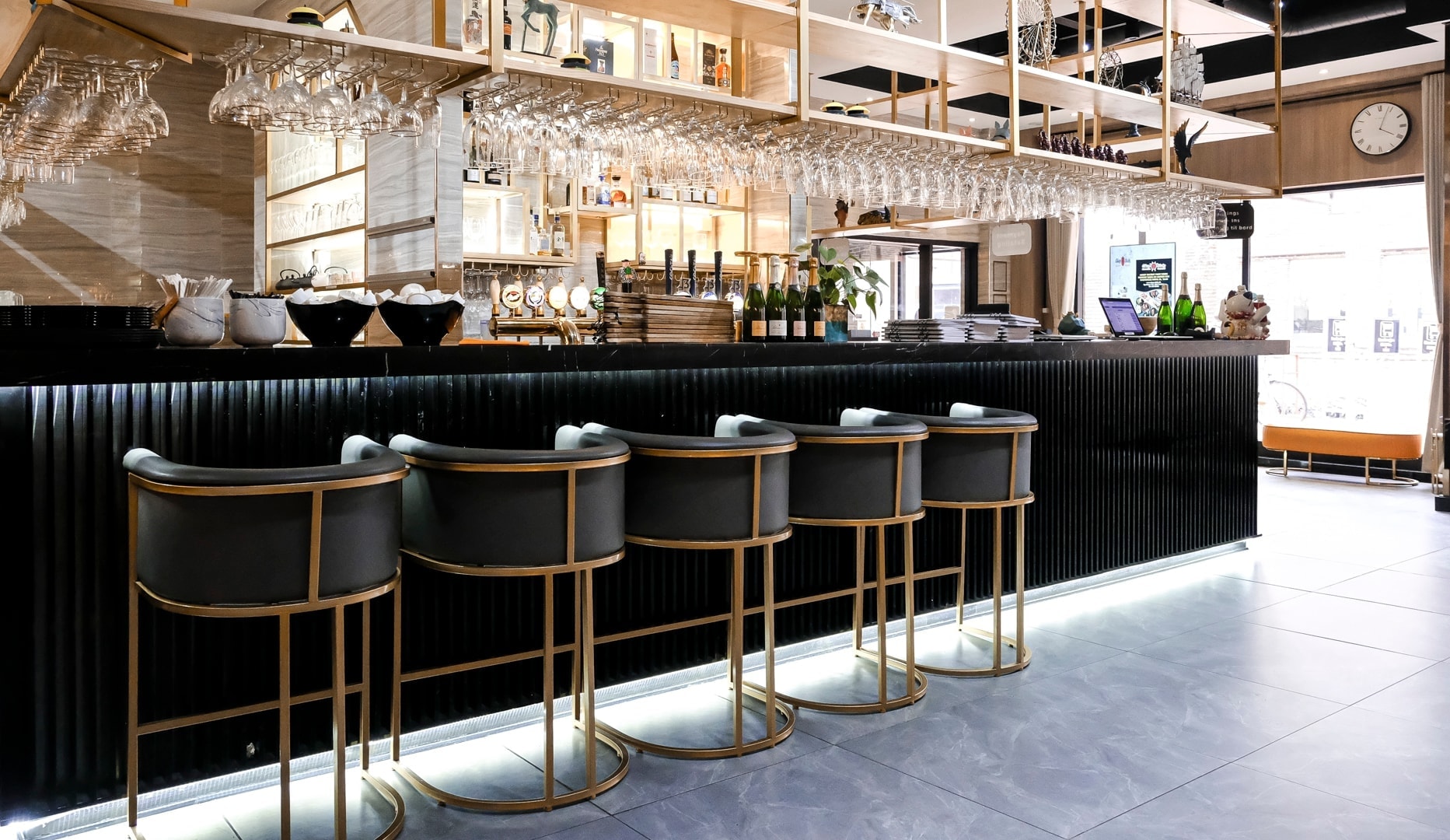 Overdådig asiatisk frokostbuffet hos Chop-Sticks