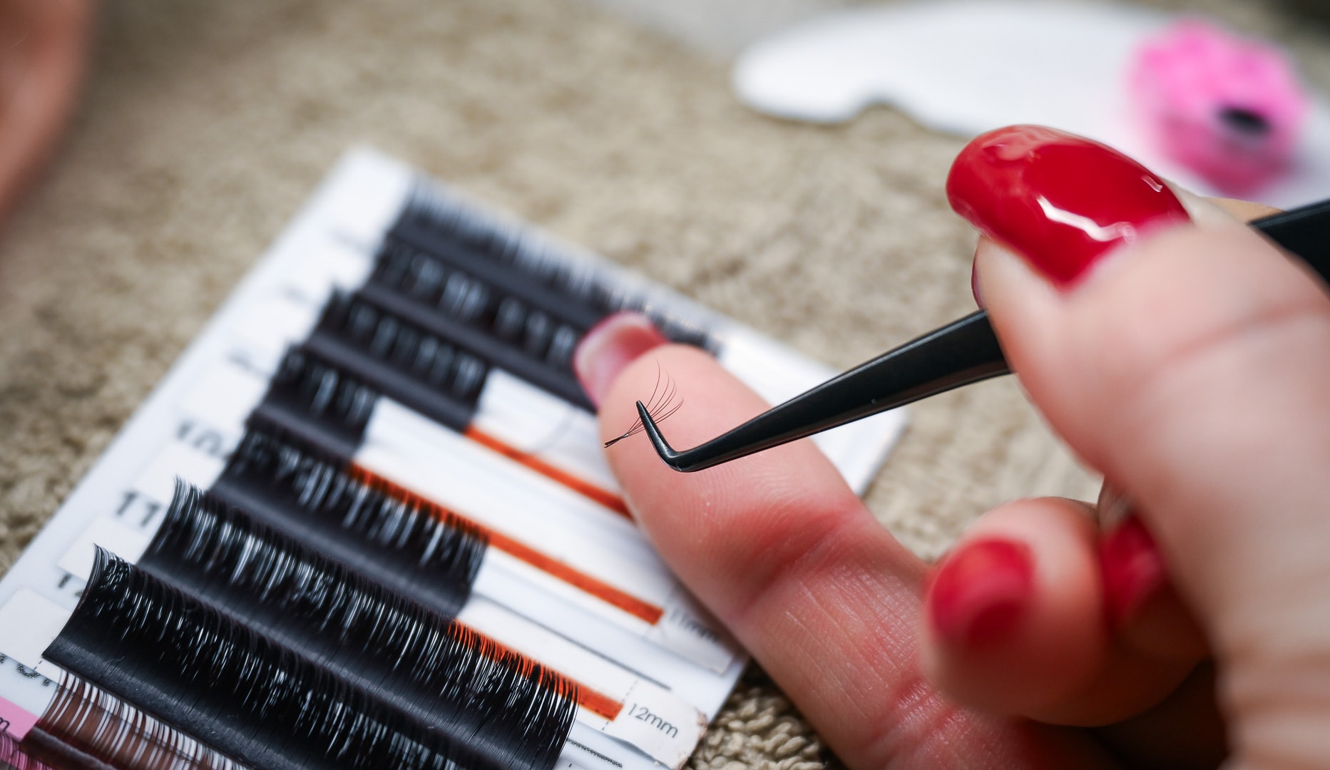 Eyelash Extensions / Volume Lashes