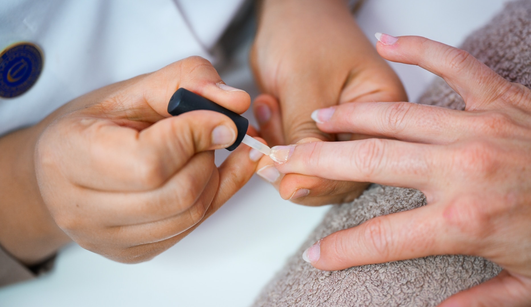 Mani- eller pedicure - Spar over 50 %