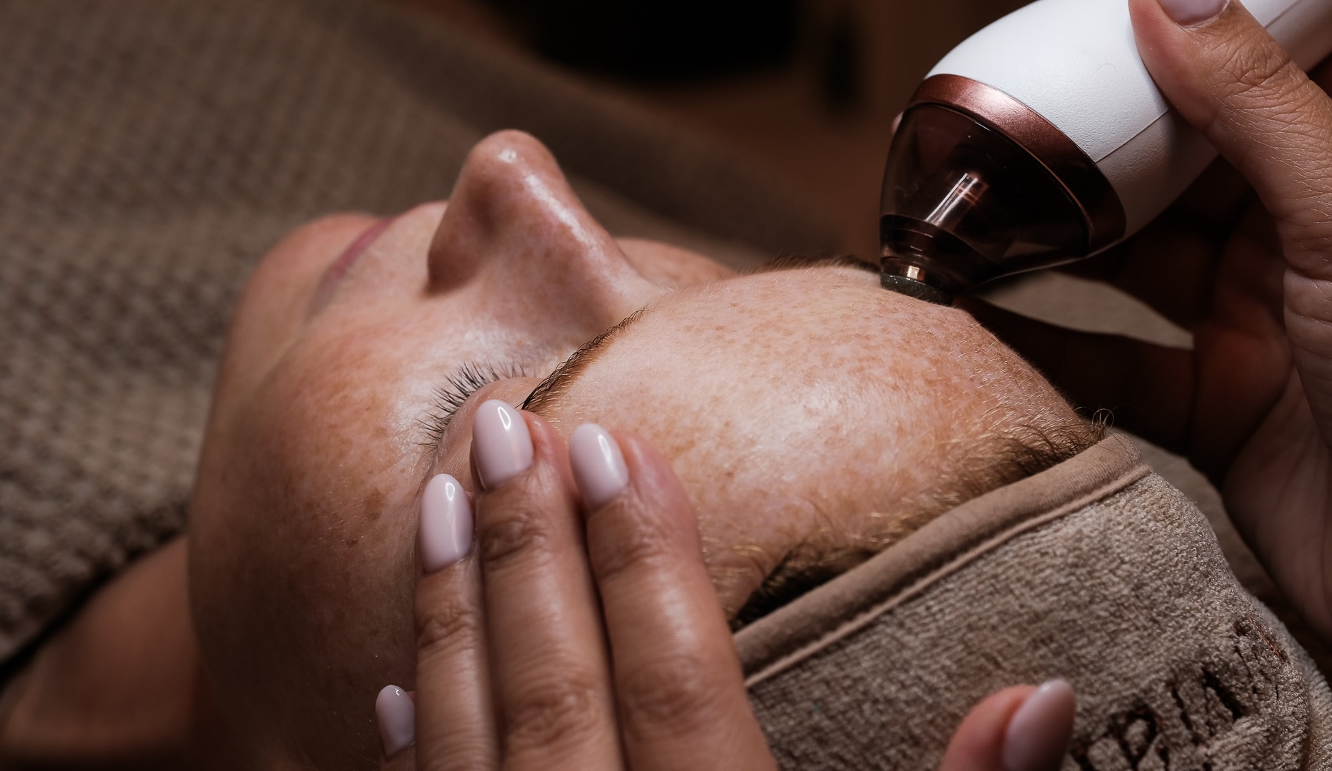 Ansigtsbehandling - Spar 56 %