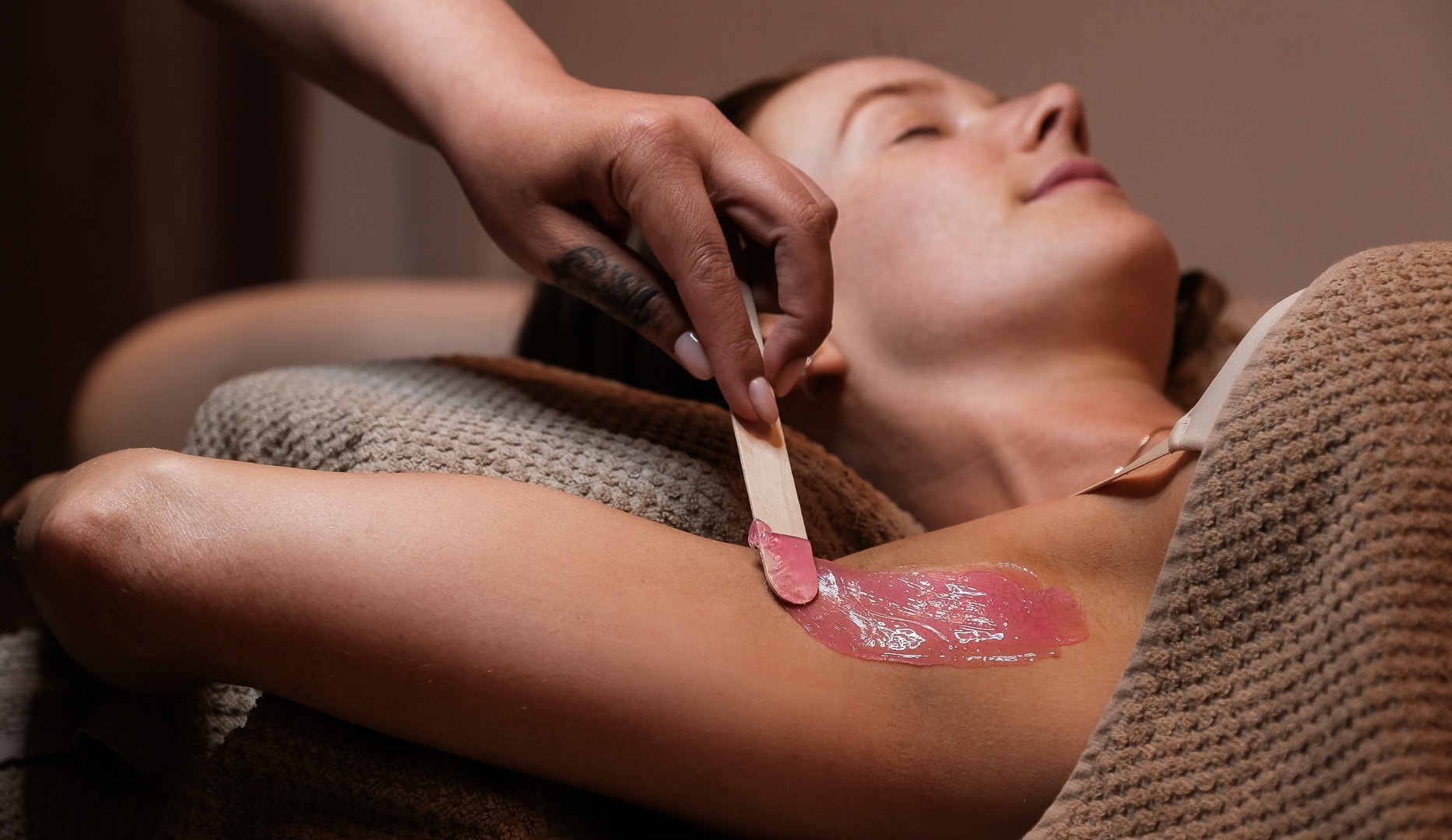 Skånsom Hårfjerning med Sugaring