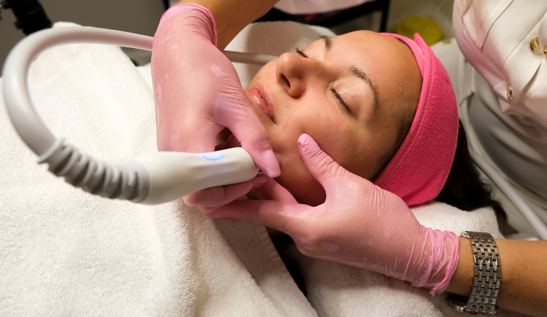 Ansigtsbehandling - Spar 65 %