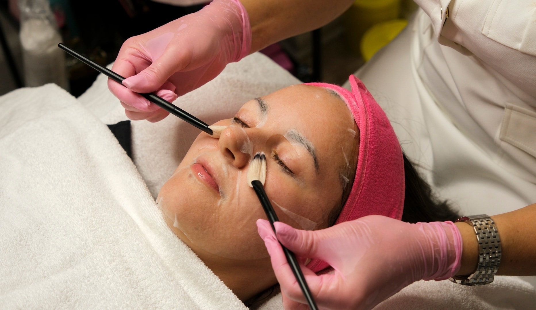 Ansigtsbehandling - Spar 65 %