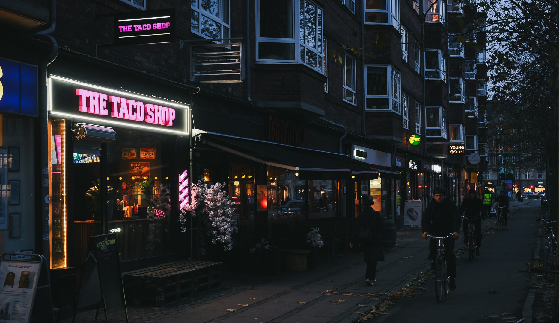 2 Tacos + Nachos/Dip - The Taco Shop