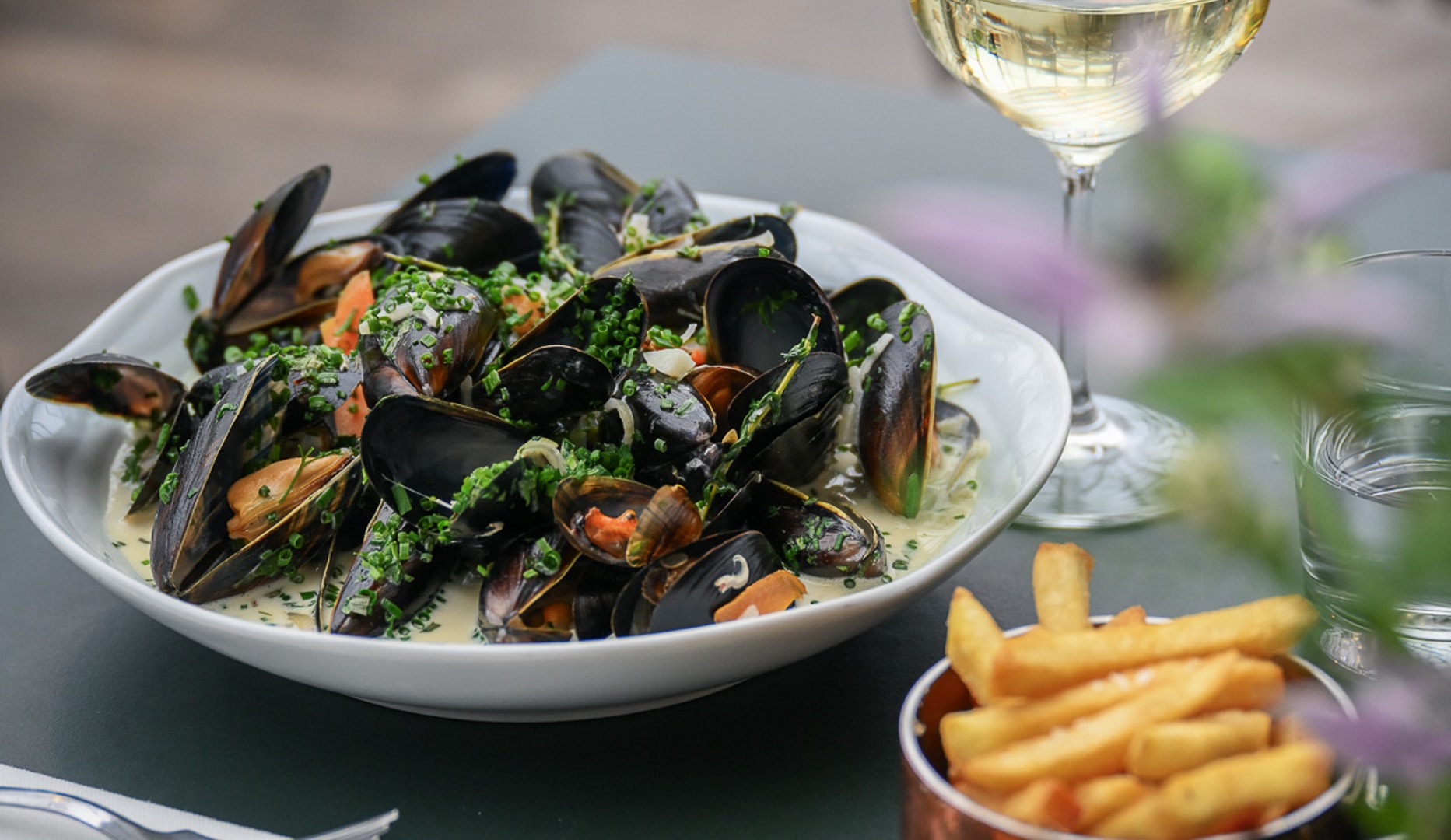 Moules Frites m. Vin/Vand - Restaurant Skovshoved