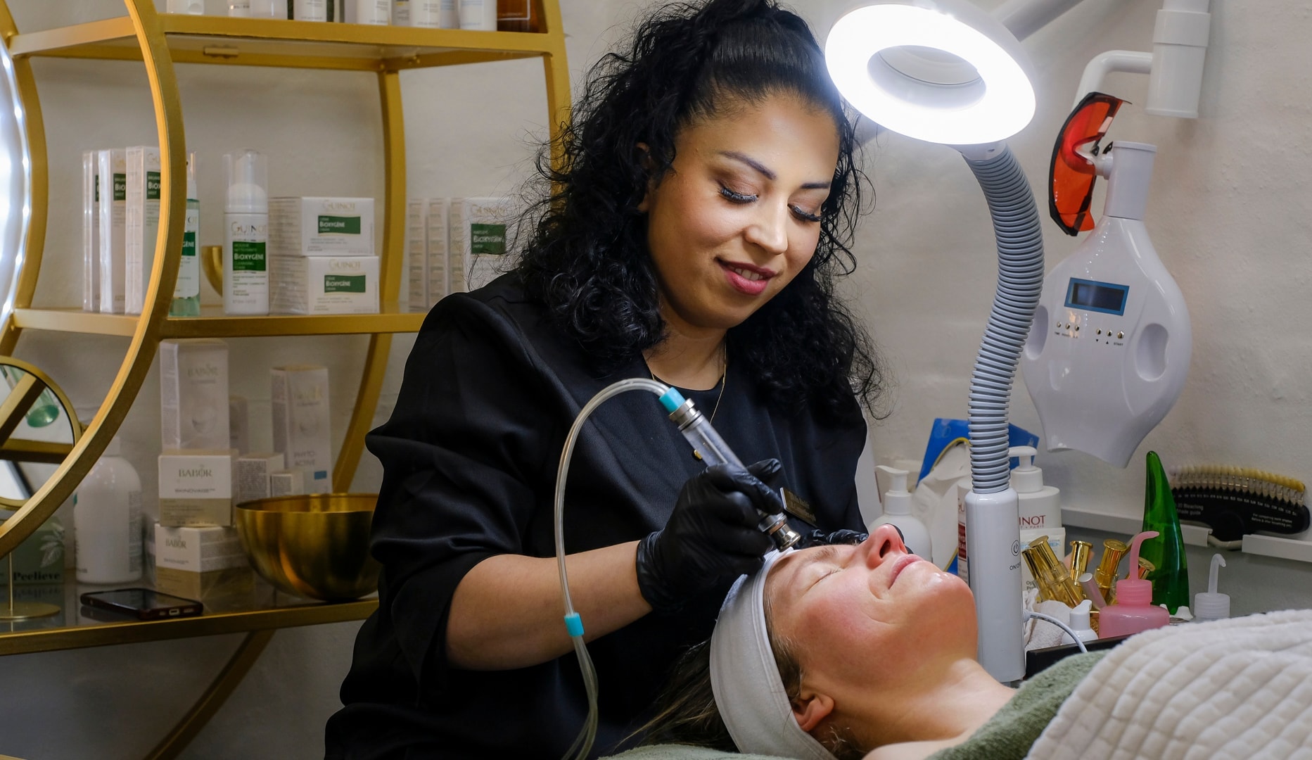 ½ Pris på Ansigtsbehandling