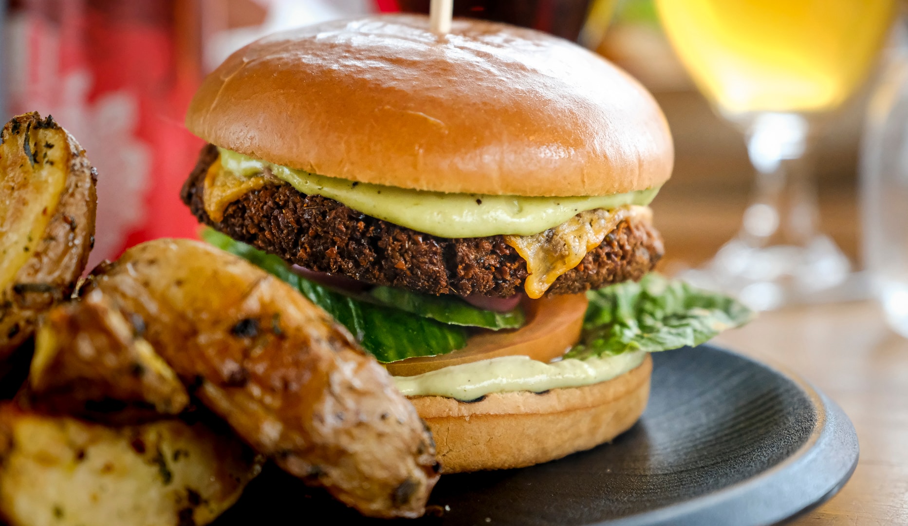 ½ pris: Nachos/Burger på Café Nöah