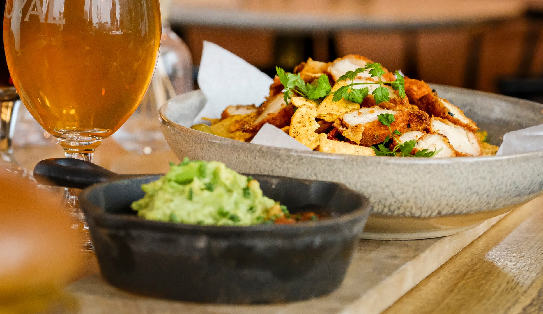 ½ pris: Nachos/Burger på Café Nöah