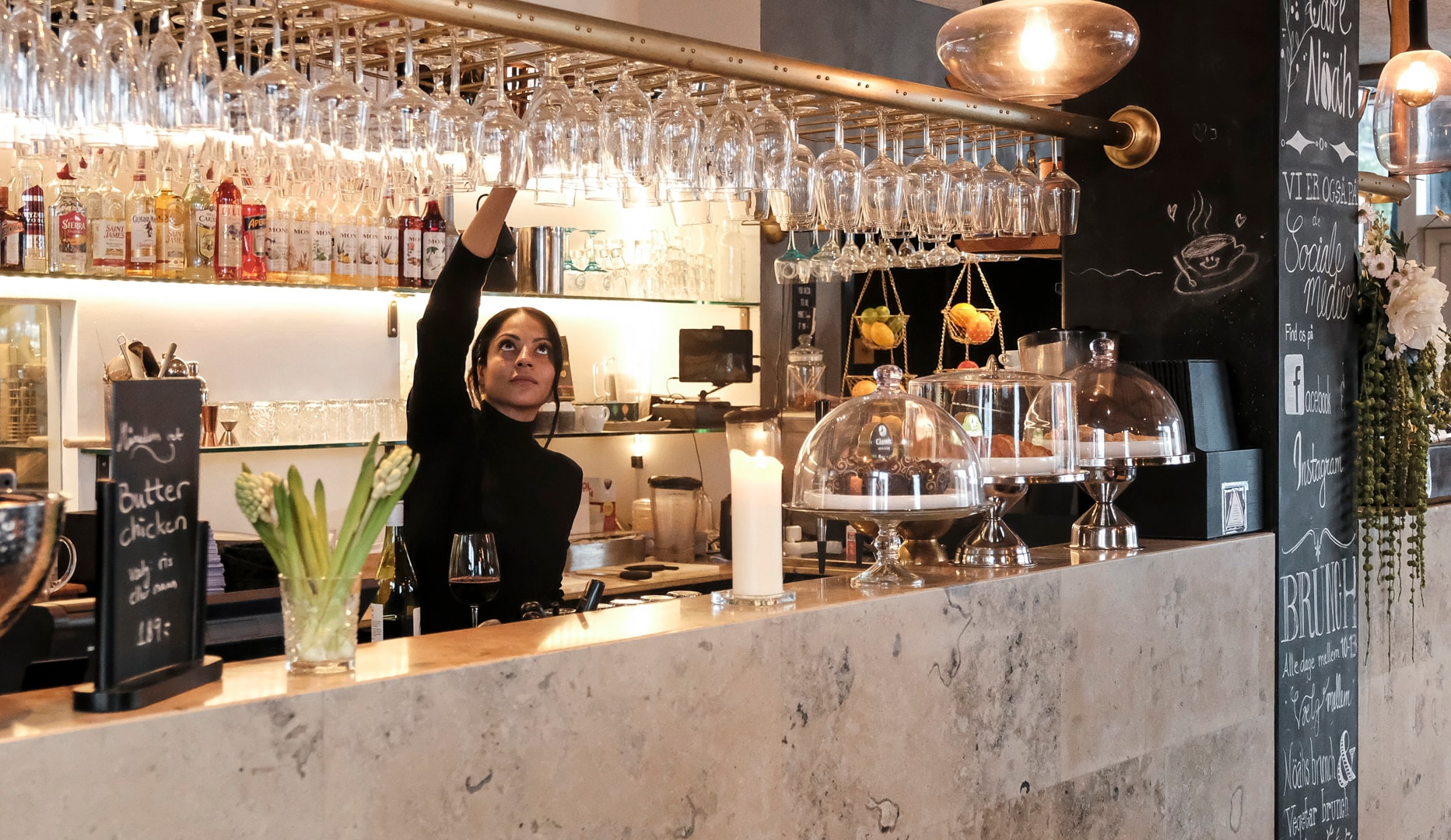 ½ pris: Nachos/Burger på Café Nöah