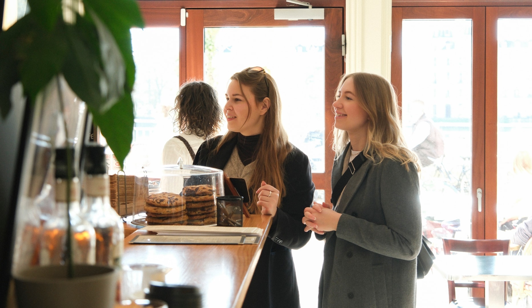 Nyd Sommervejret i en Svanebåd