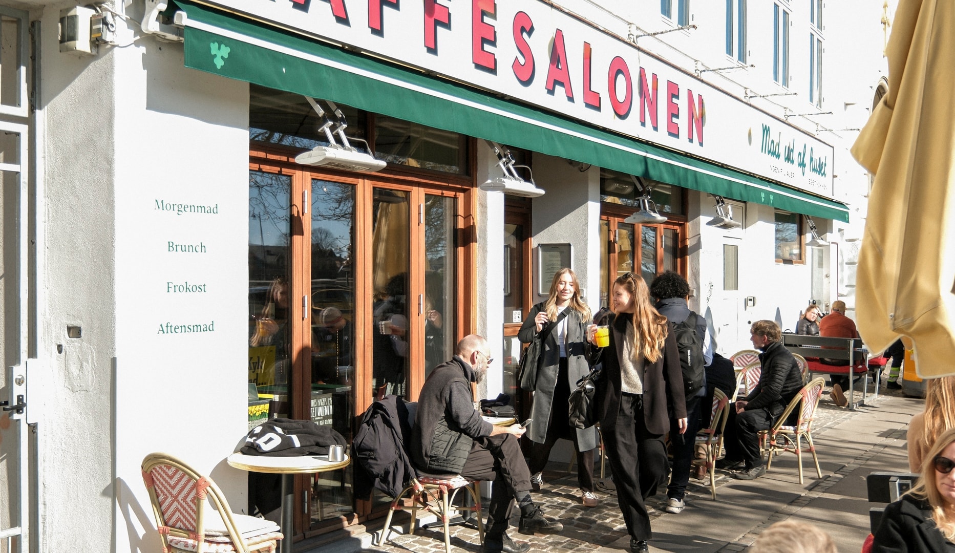 Nyd Sommervejret i en Svanebåd