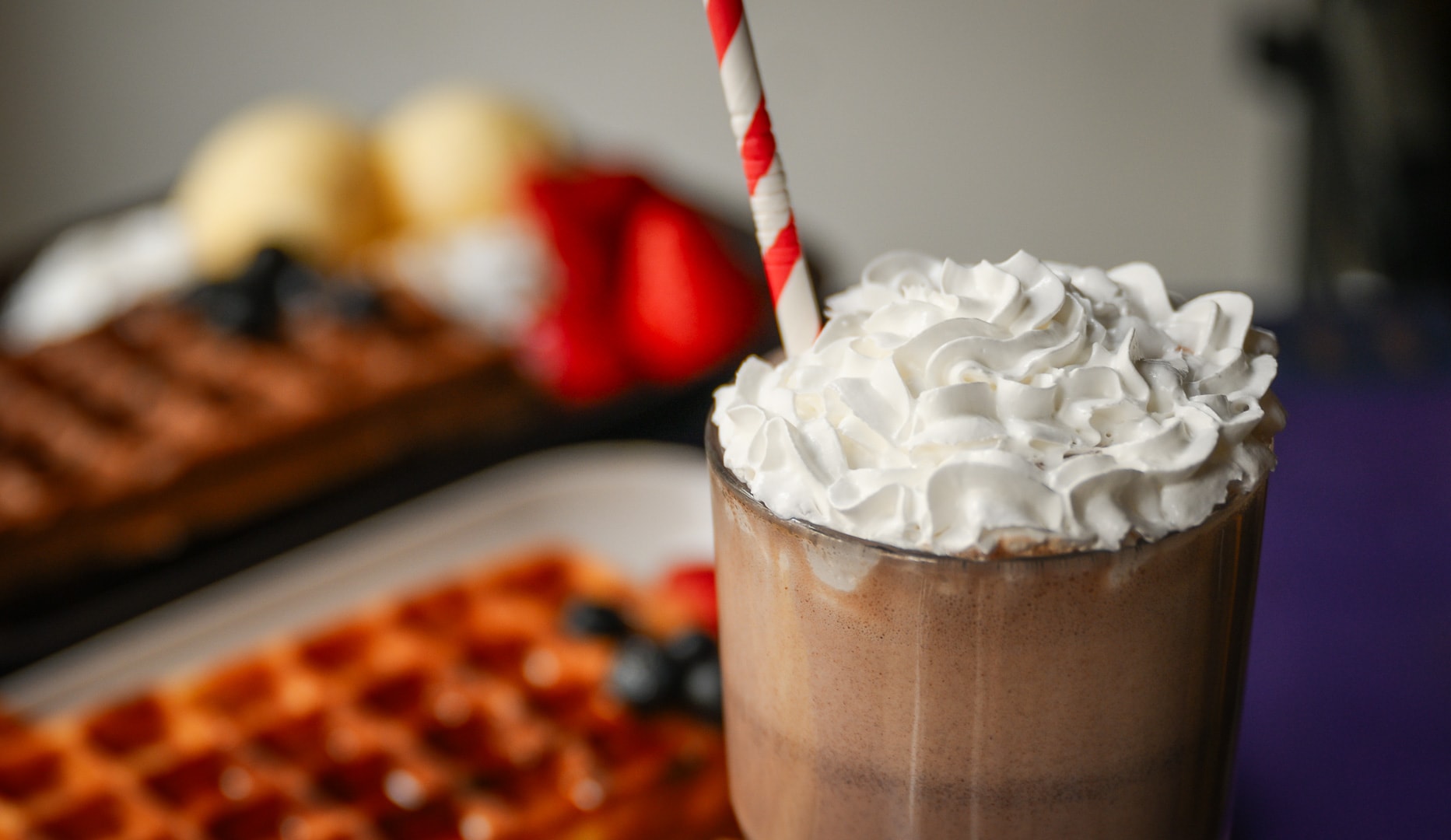 Valgfri Vaffel + Varm Drik