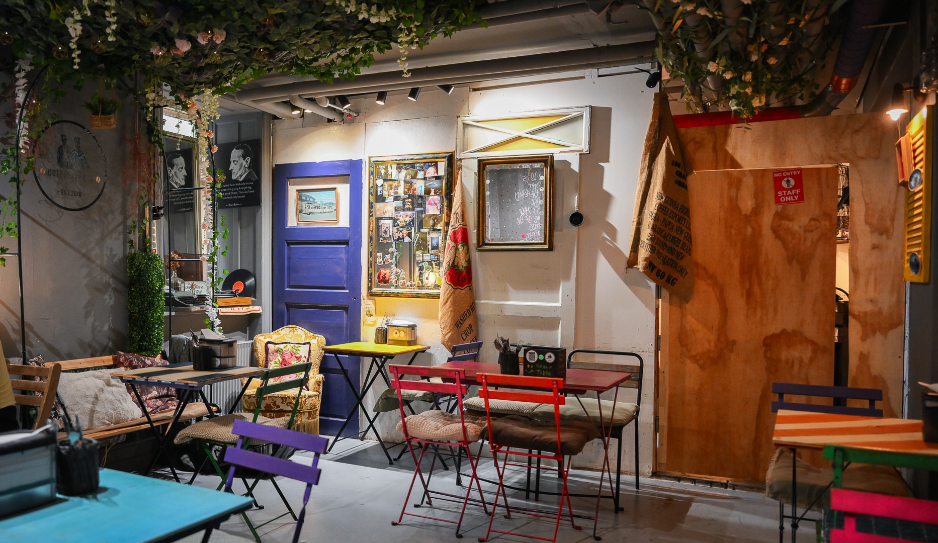 Valgfri Vaffel + Varm Drik