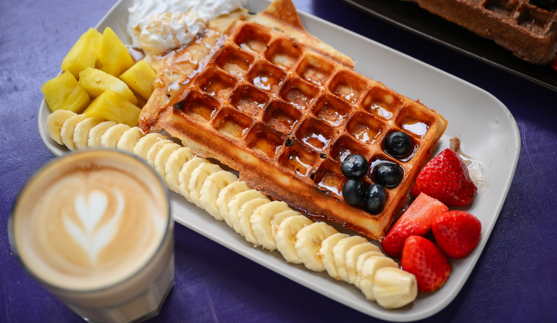 Valgfri Vaffel + Varm Drik