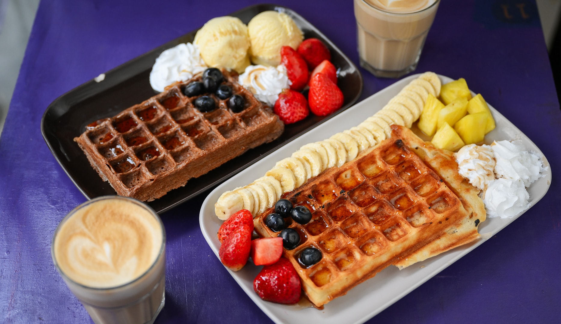 Valgfri Vaffel + Varm Drik