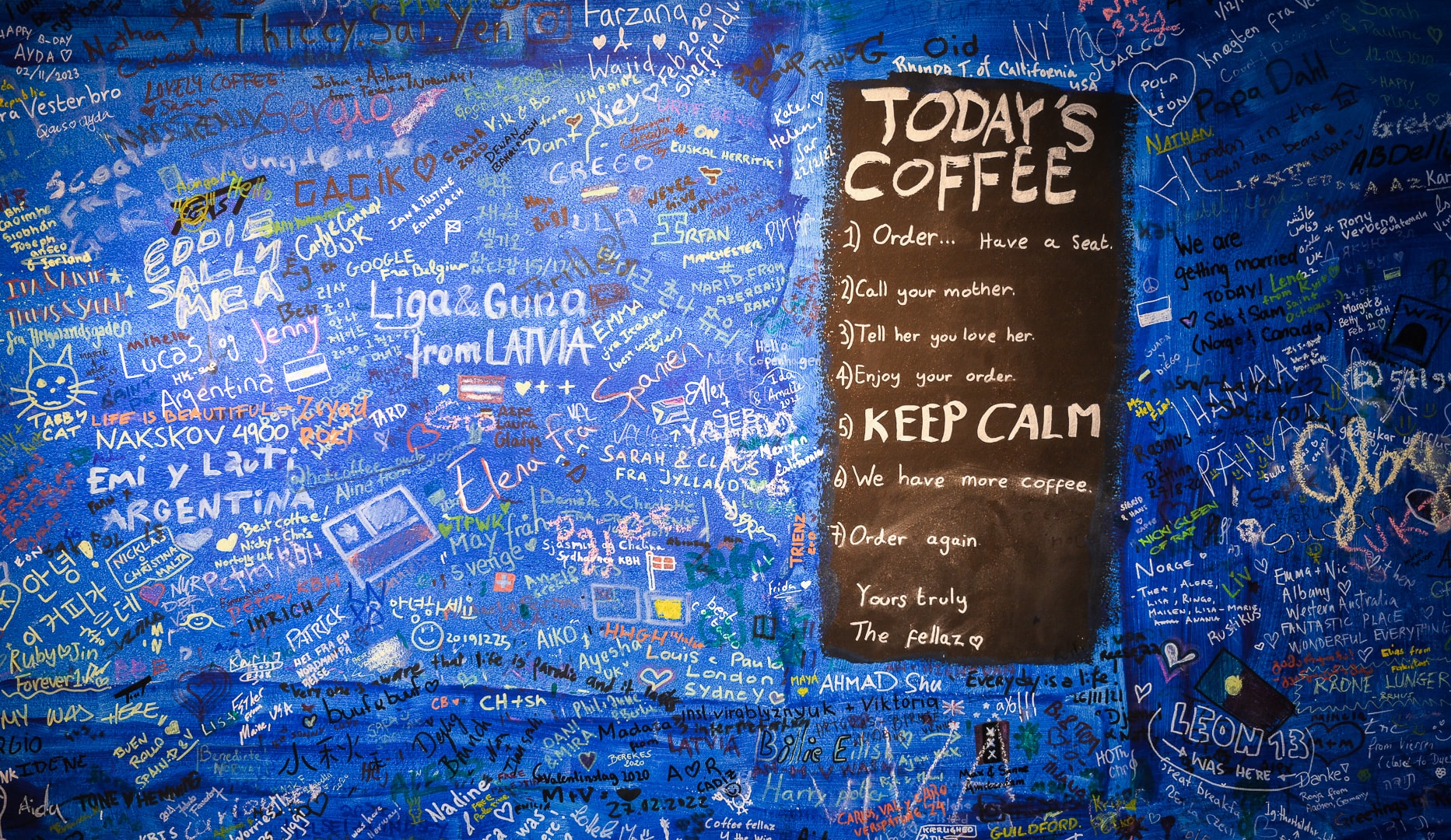 Valgfri Vaffel + Varm Drik