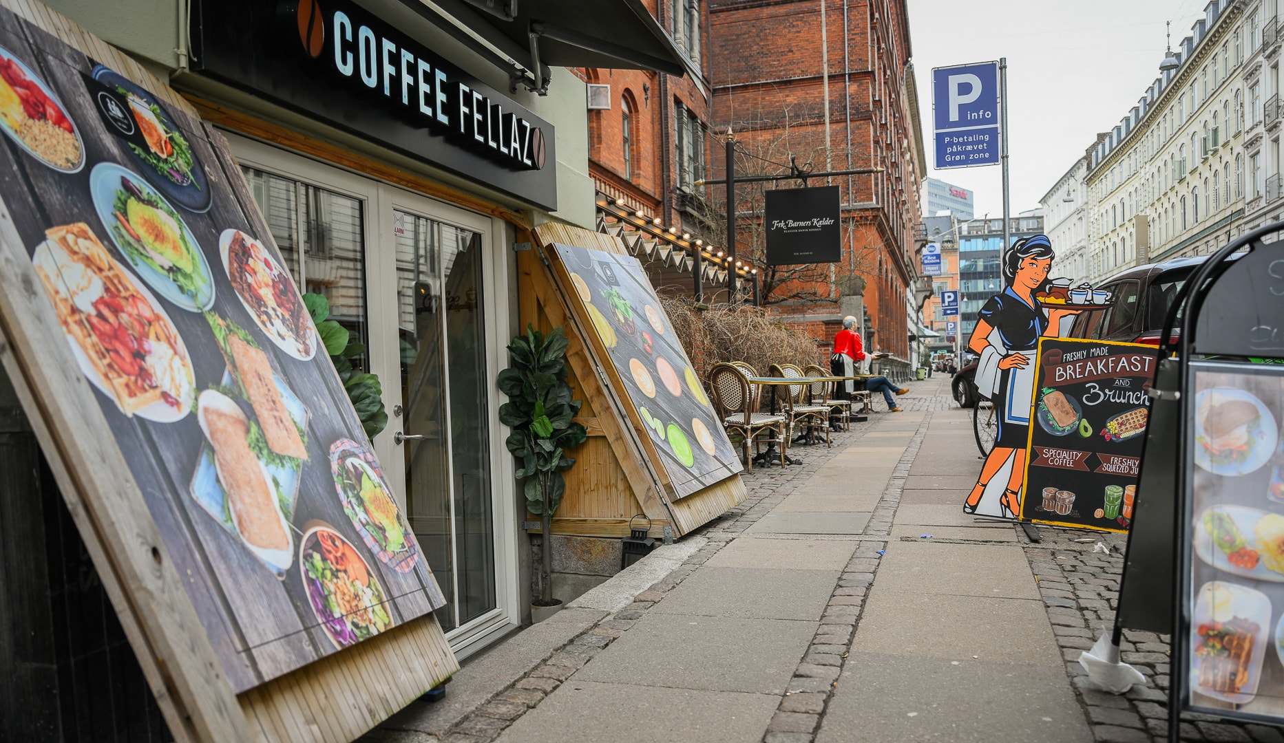 Valgfri Vaffel + Varm Drik