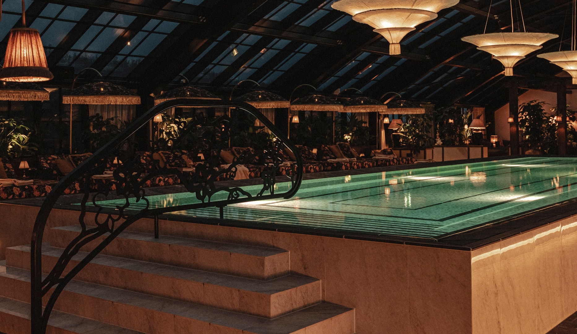 Pool Club & Lunch - Rox Resort