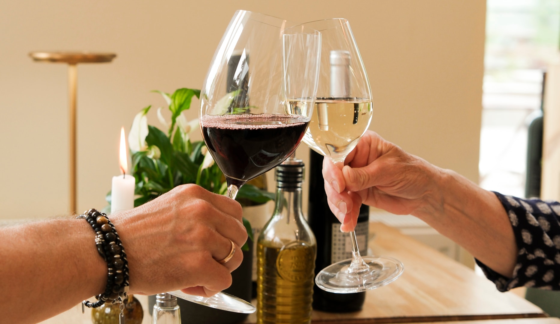 2 Valgfrie Glas + Snacks - Øens Vinhus