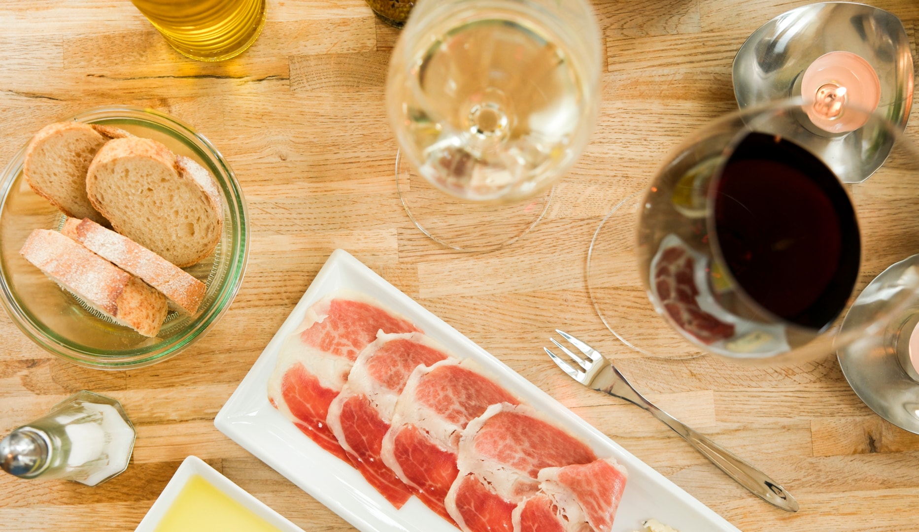 2 Valgfrie Glas + Snacks - Øens Vinhus