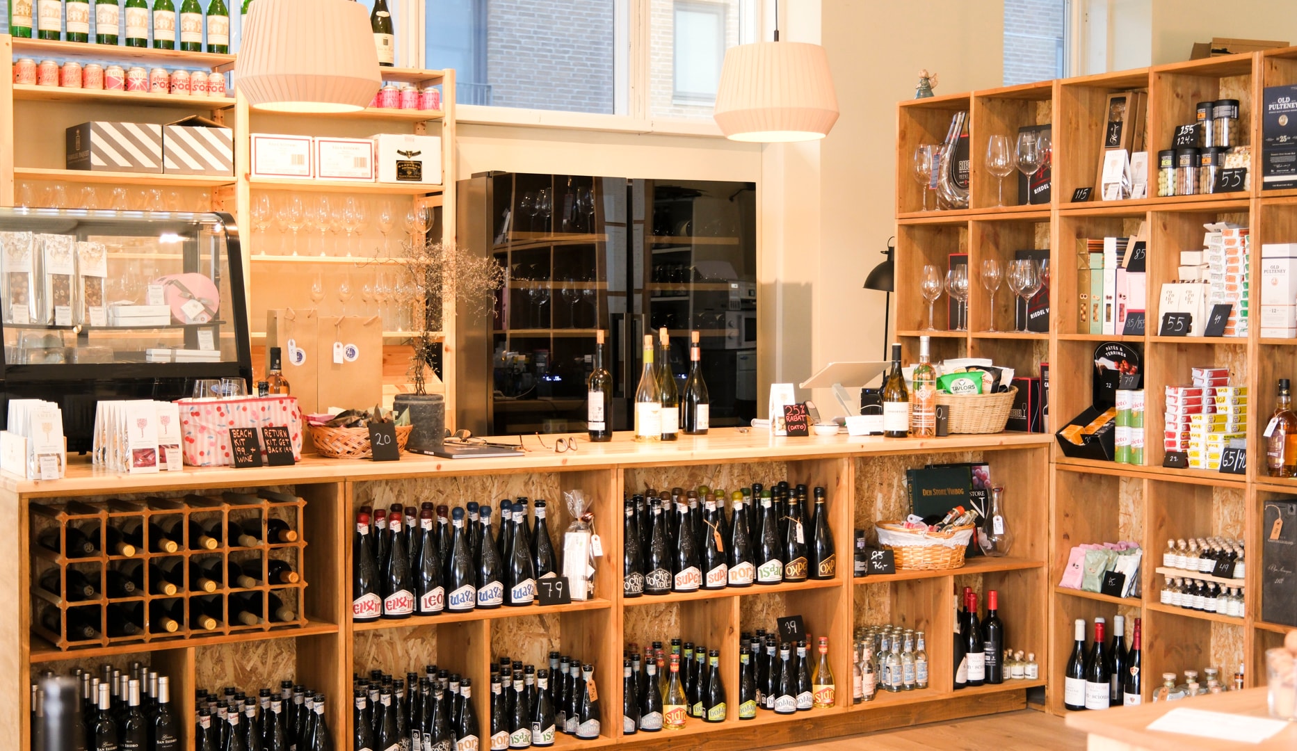 2 Valgfrie Glas + Snacks - Øens Vinhus