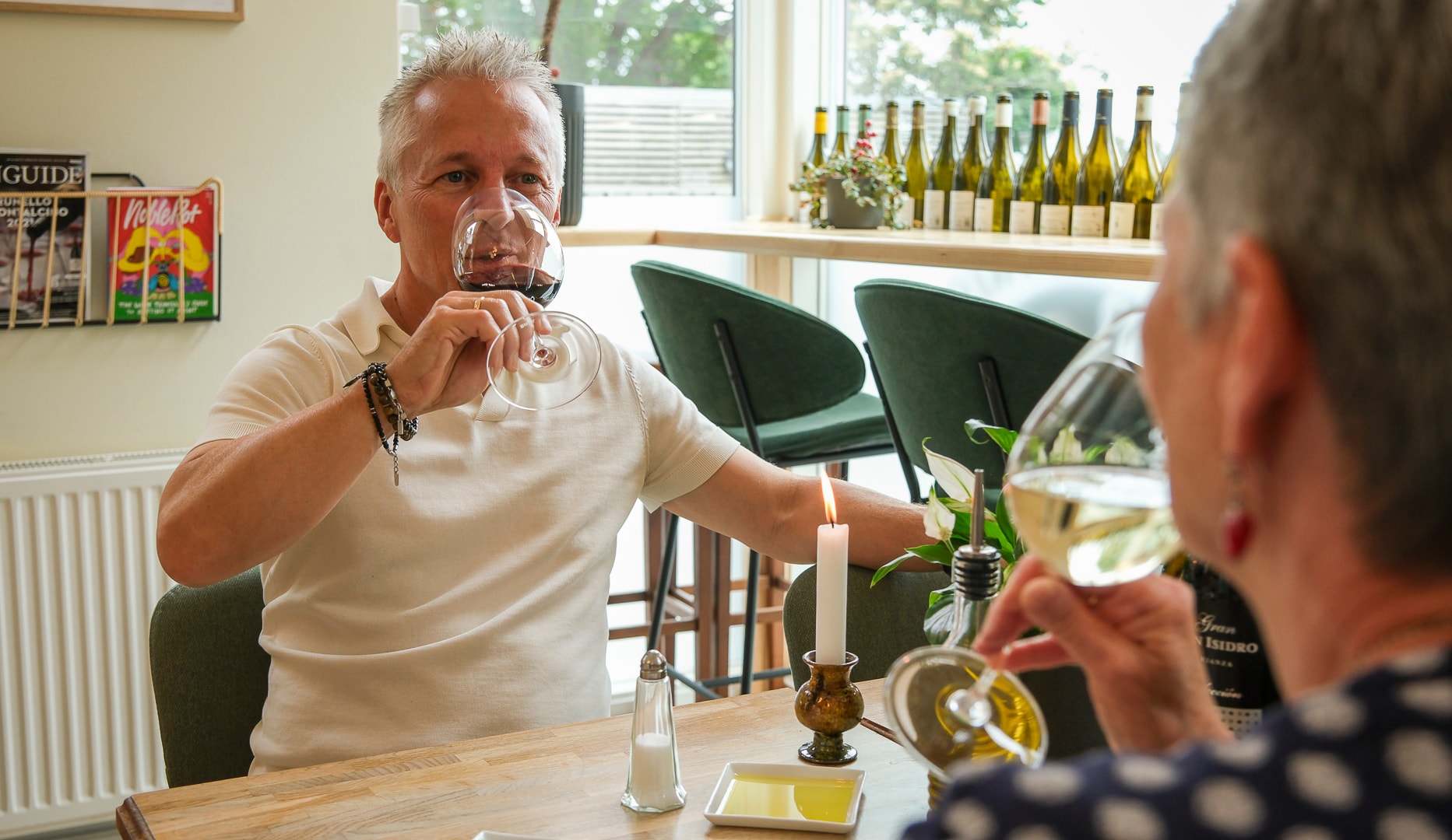 2 Valgfrie Glas + Snacks - Øens Vinhus