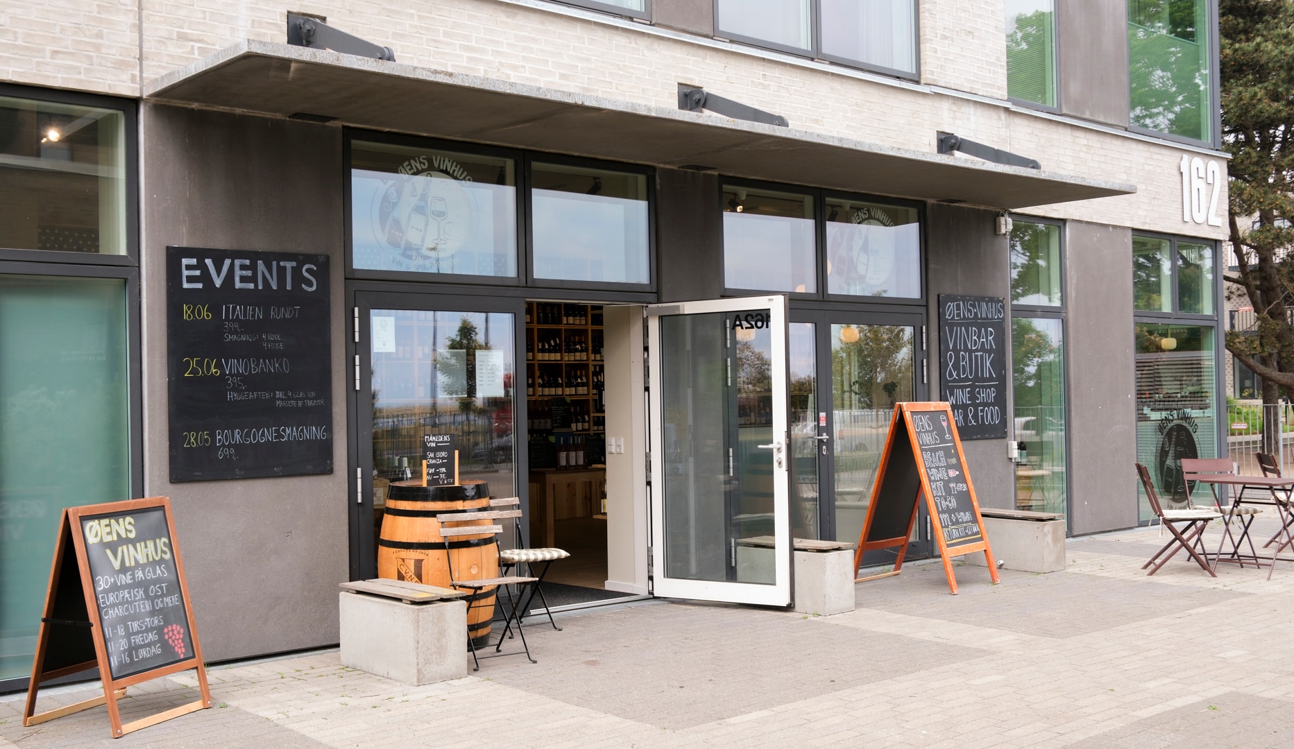 2 Valgfrie Glas + Snacks - Øens Vinhus
