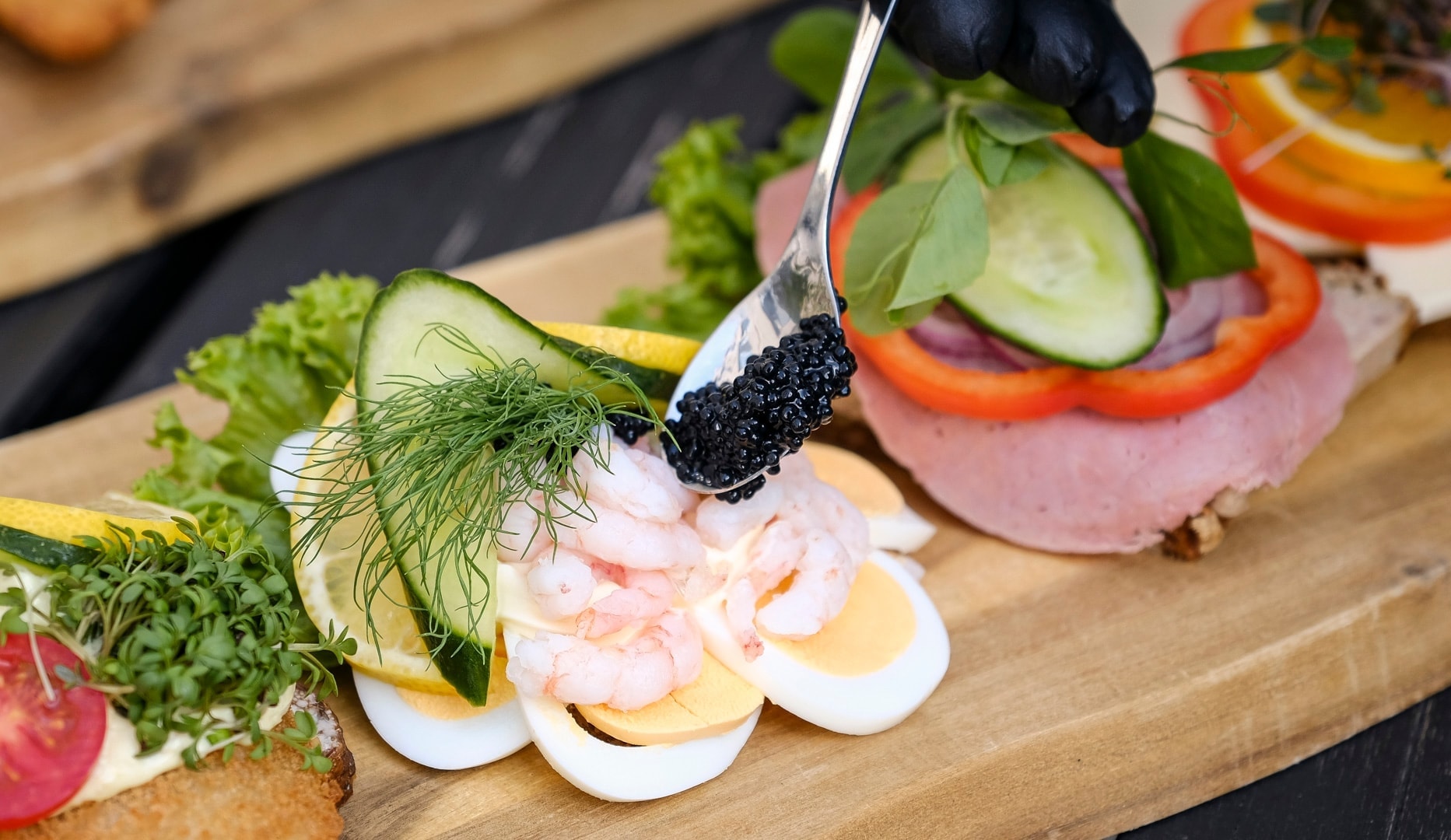 Højbelagte smørrebrød - skarp pris hos Kejserindens Gryder