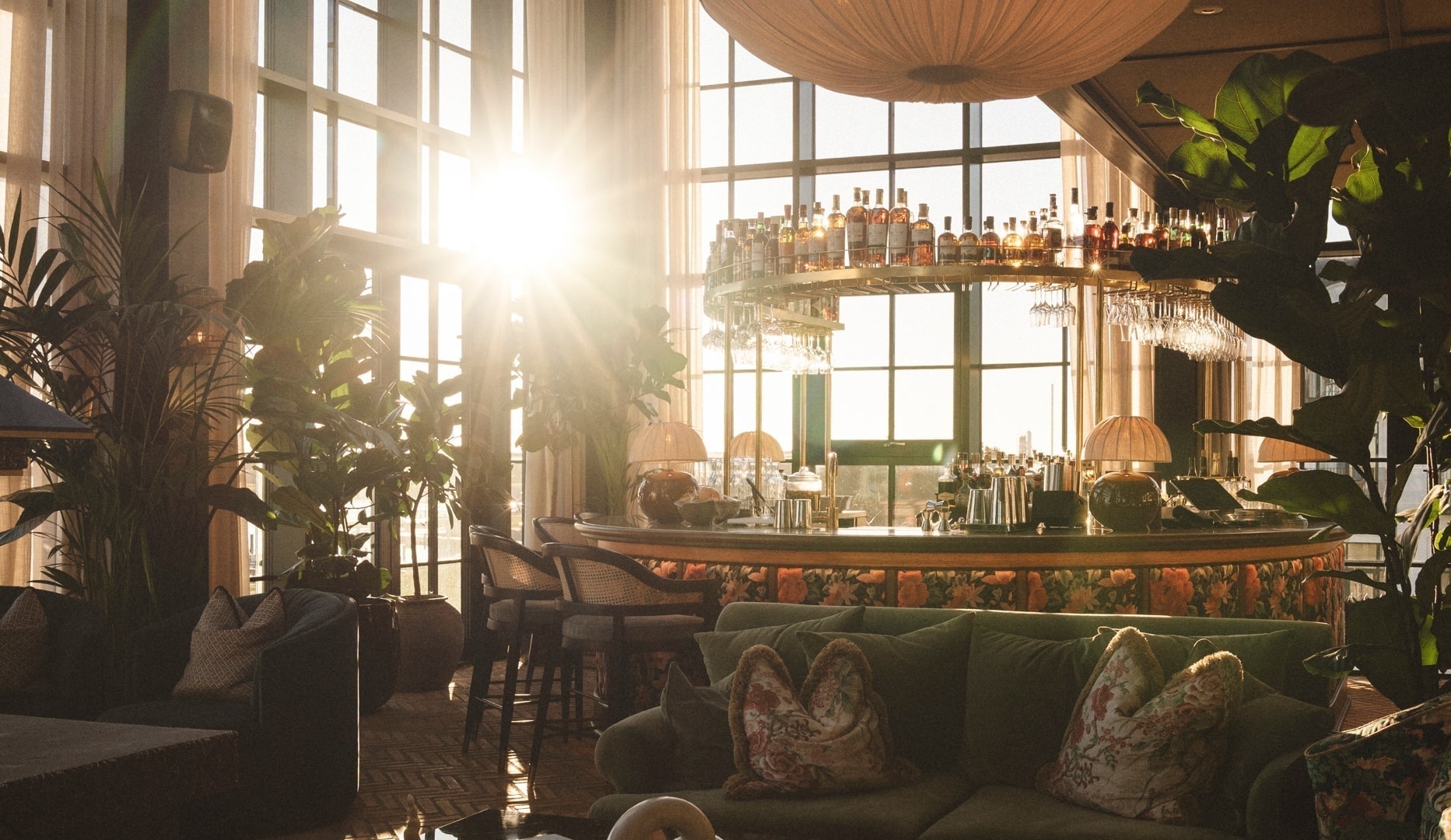 Pool Club & Breakfast - Rox Resort