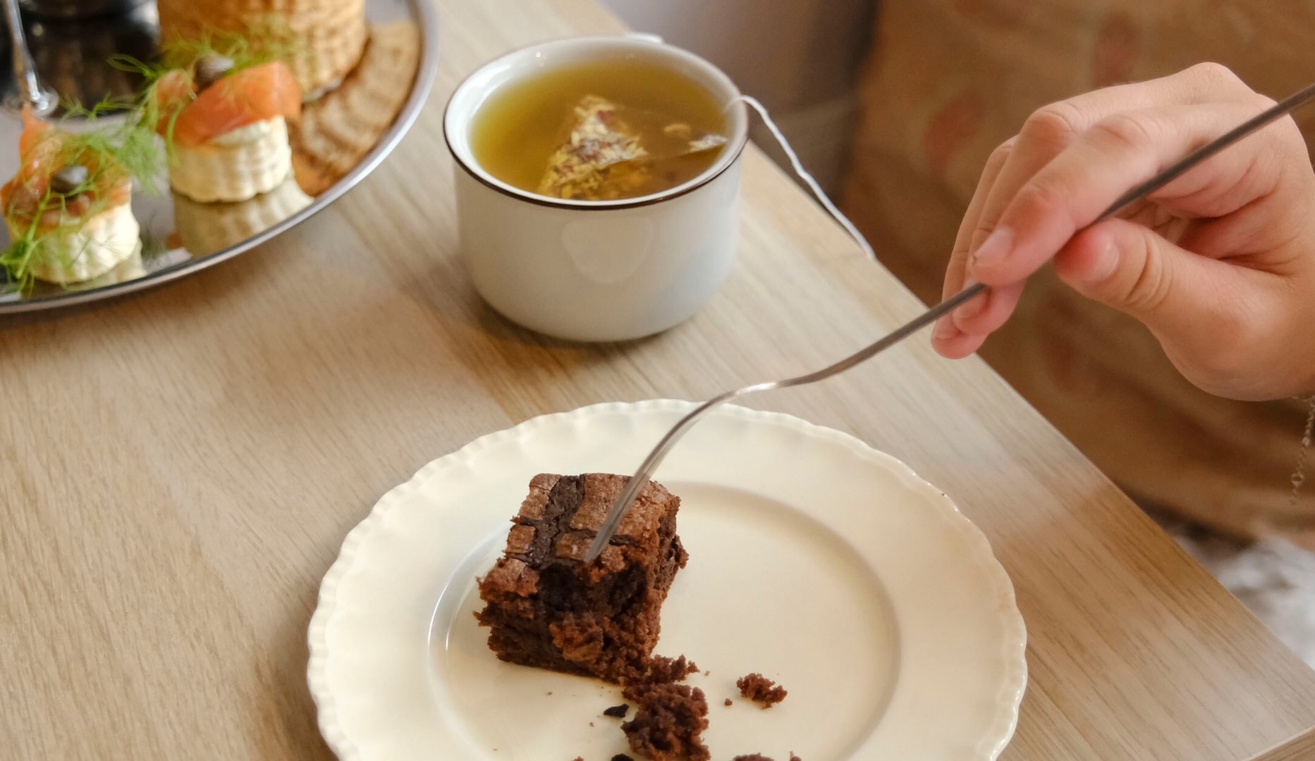 Sensommer afternoon tea hos Kær Kaffebar