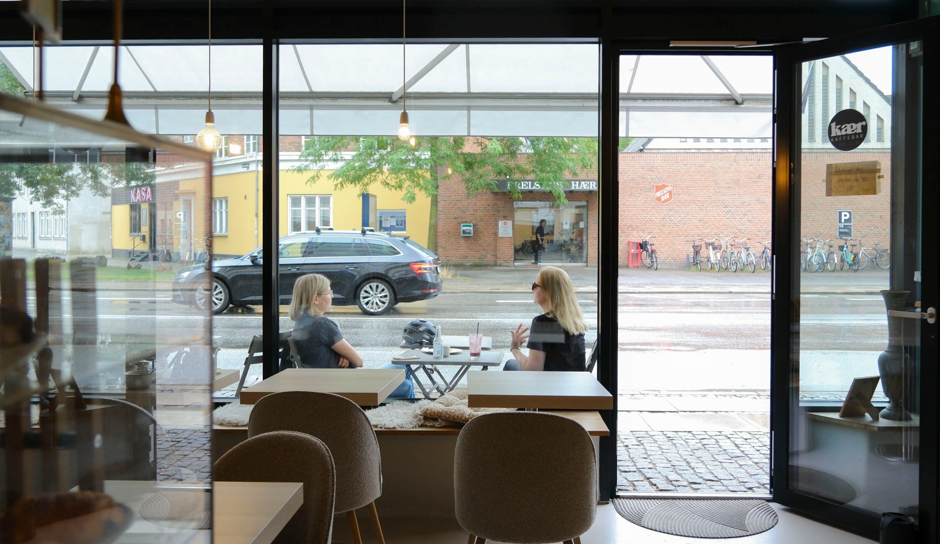 Sensommer afternoon tea hos Kær Kaffebar
