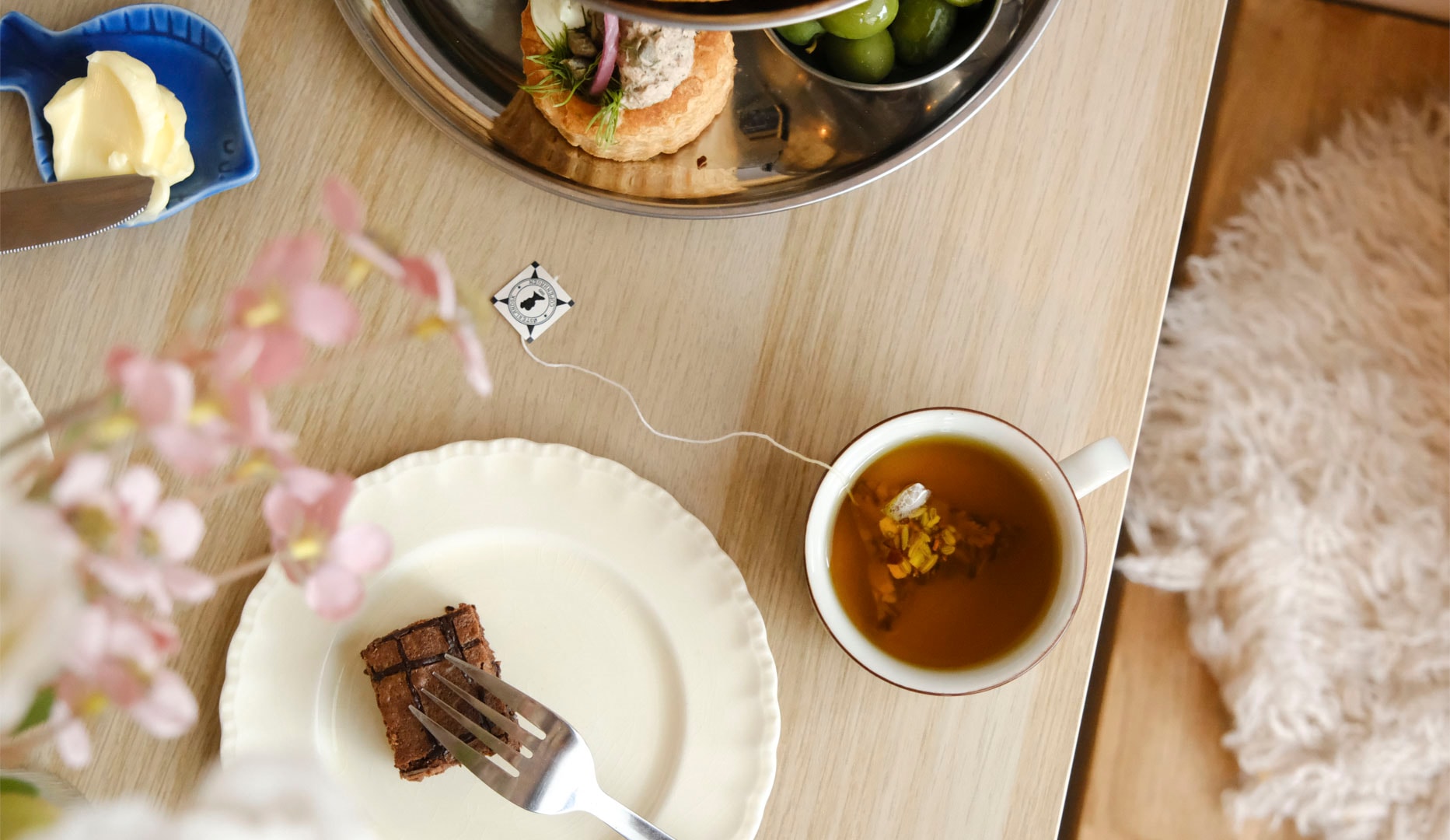 Sensommer afternoon tea hos Kær Kaffebar
