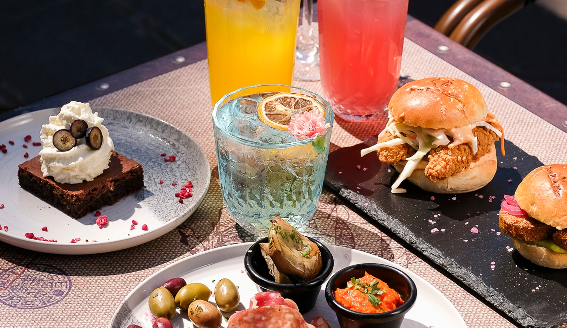 Cocktails & Snacks - Den Blå Hund's Nyåbnede Udebar på Frederiksberg