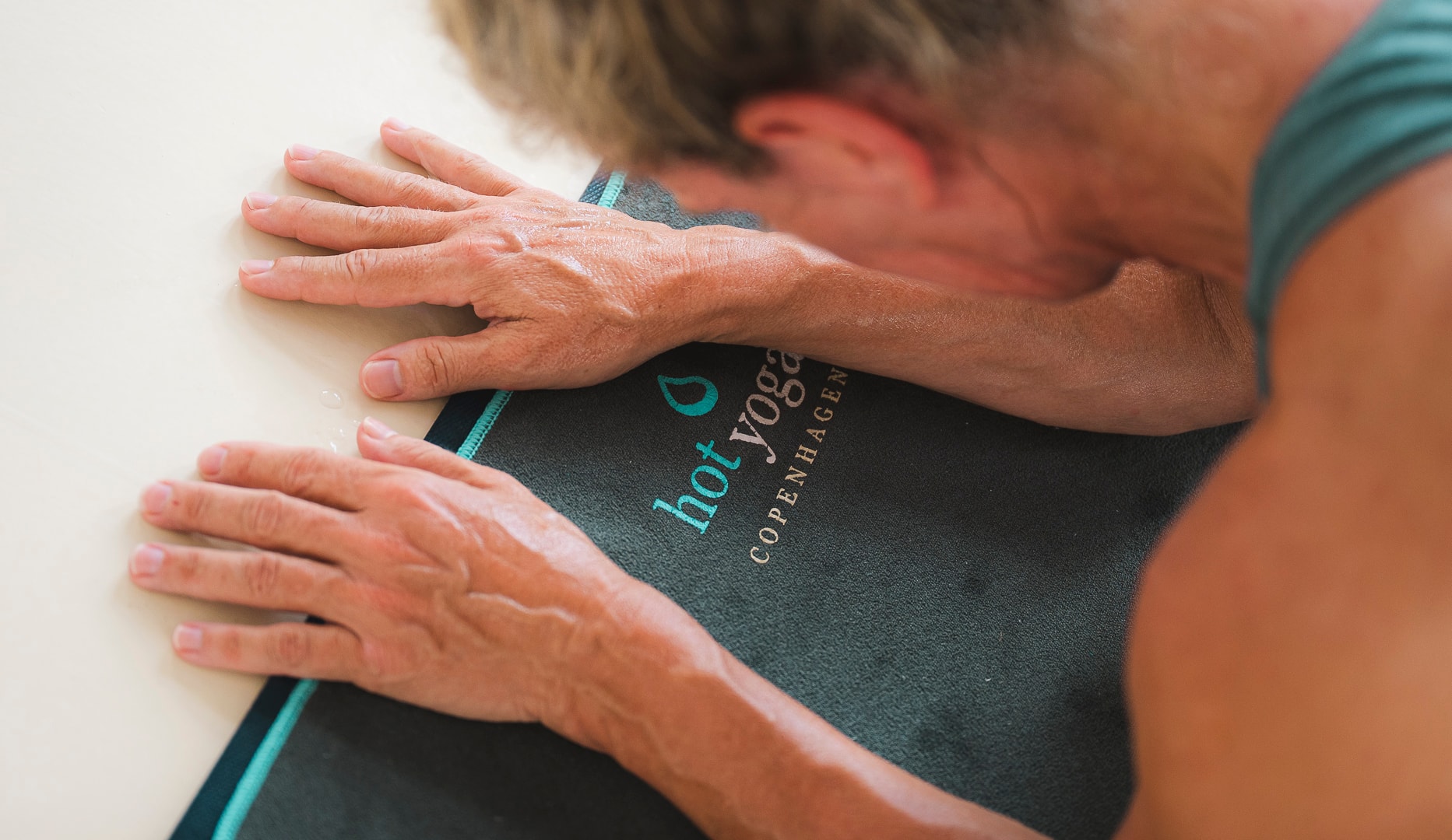 Ubegrænset hot yoga i 30 dage