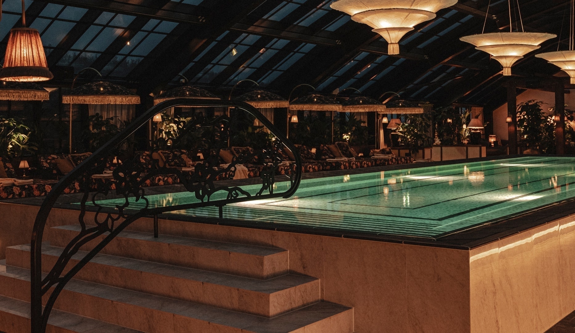 Pool Club & Dinner - Rox Resort
