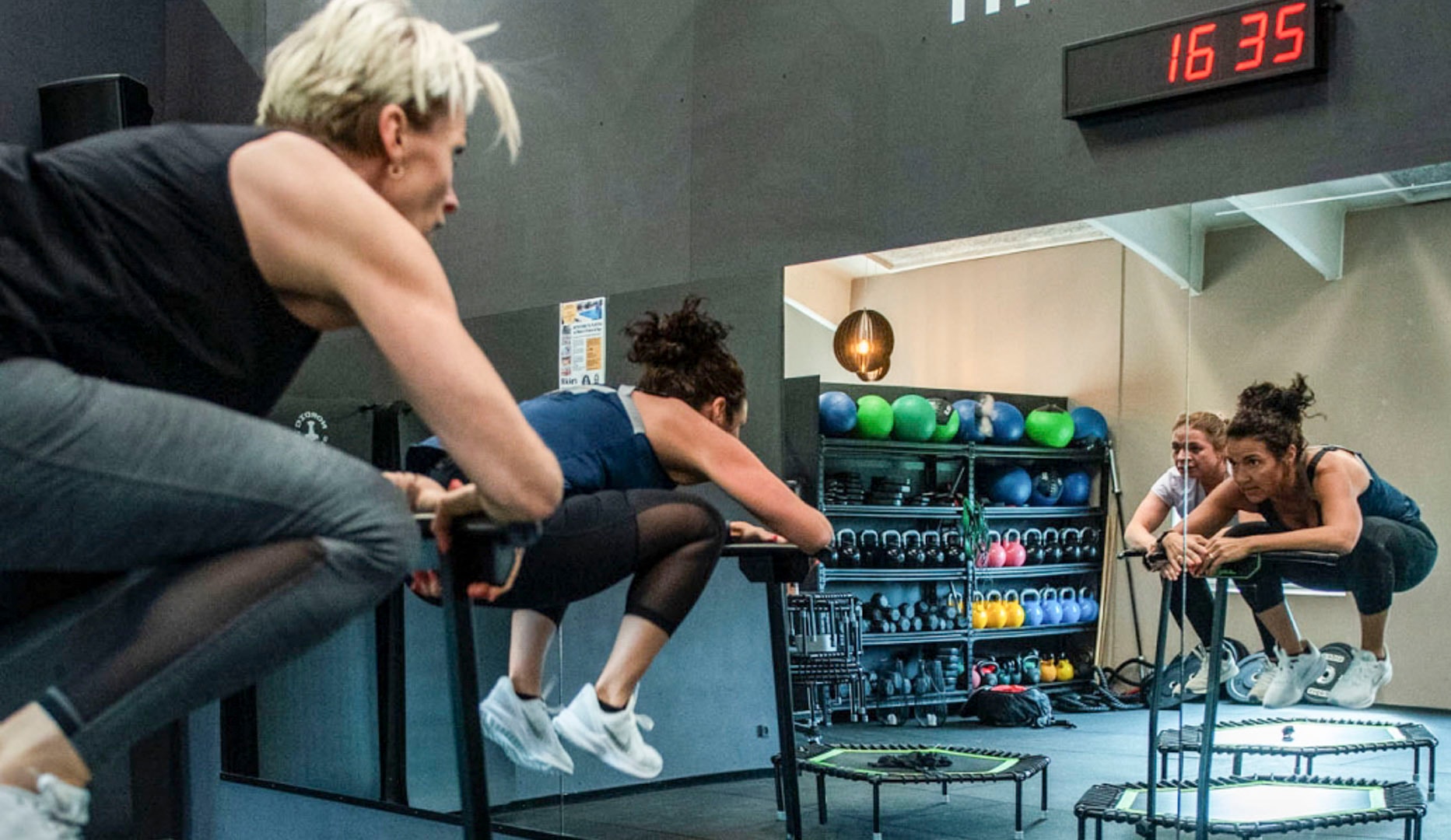3 måneders ubegrænset holdtræning hos Rikkes Fitness & Yoga