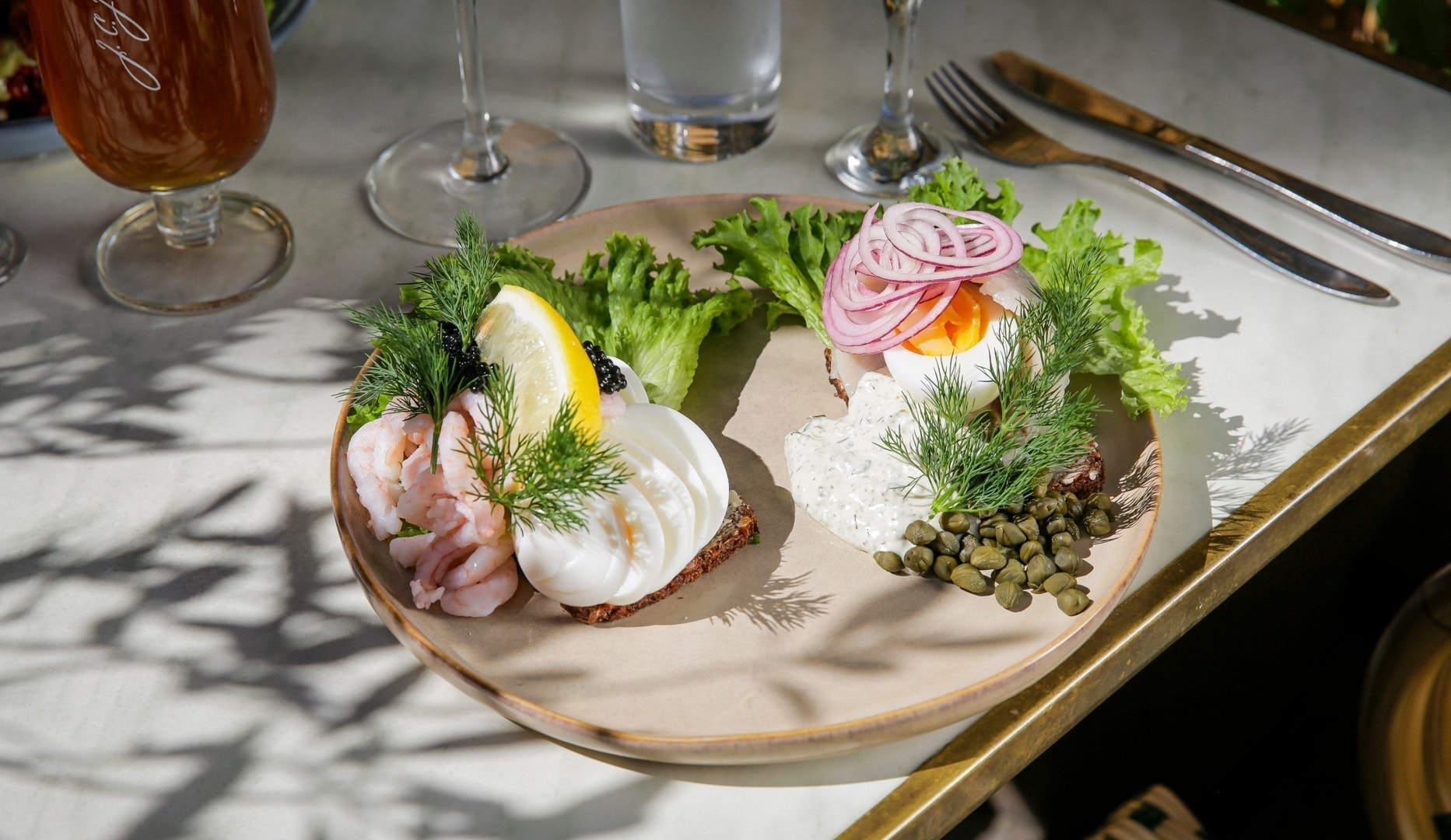 Halv pris på 2 stk. valgfrie smørrebrød
