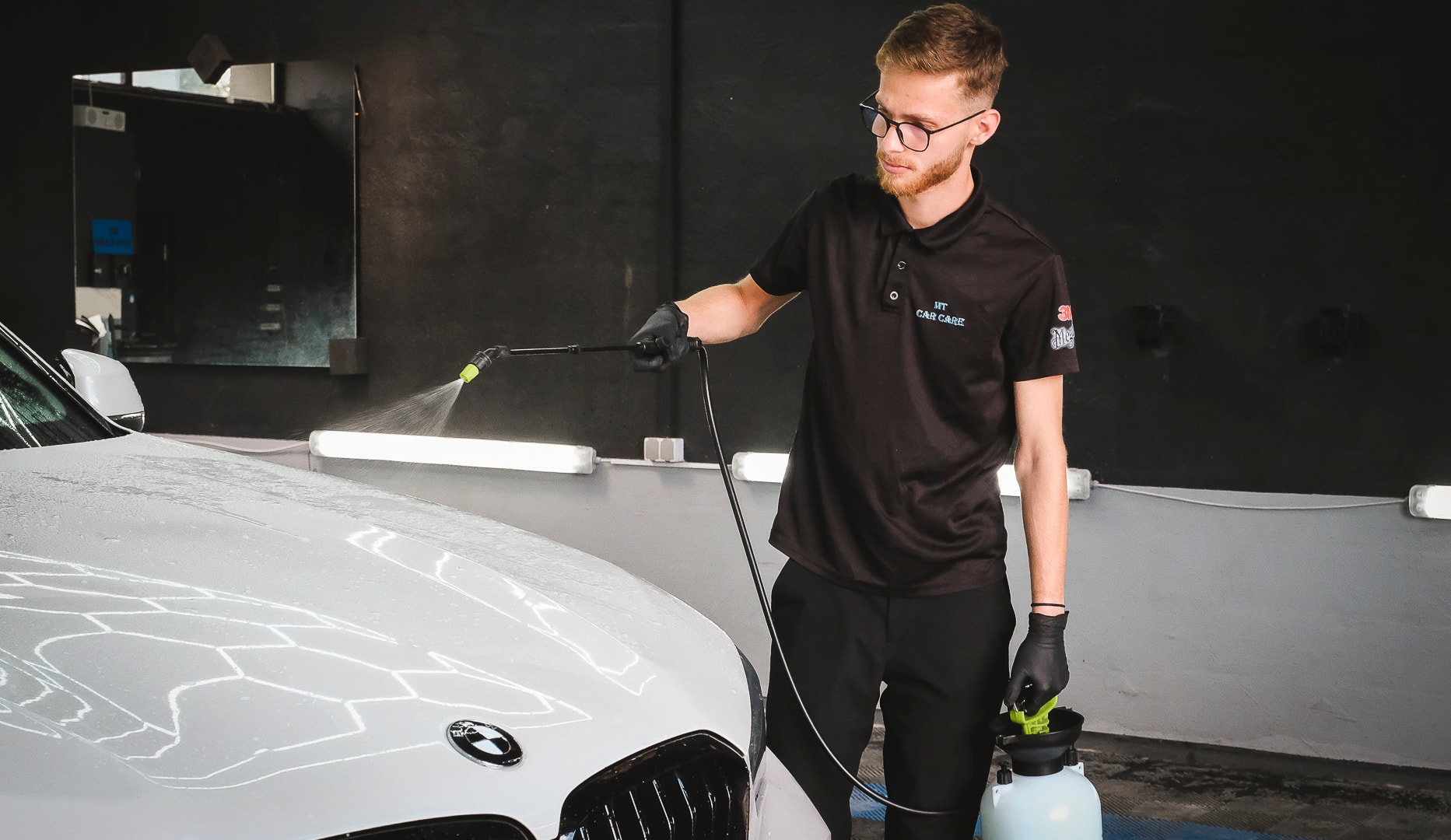 Giv bilen nyt liv med komplet bilpleje