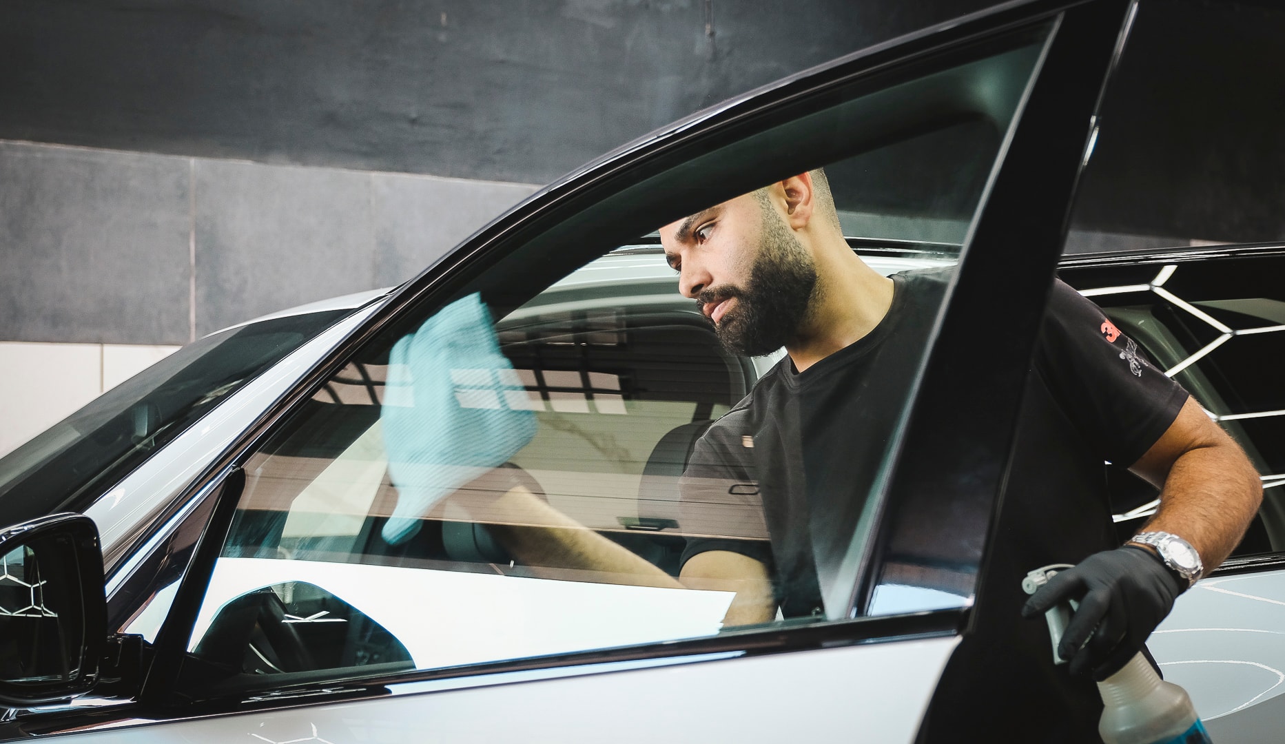 Giv bilen nyt liv med komplet bilpleje