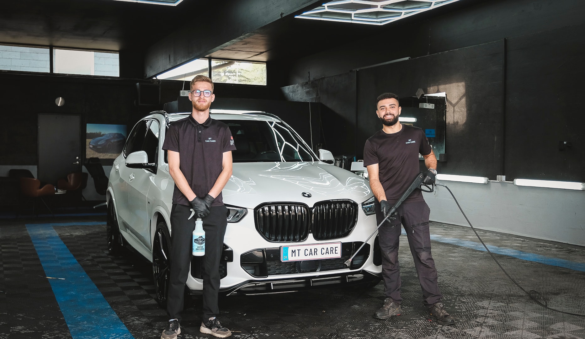 Giv bilen nyt liv med komplet bilpleje