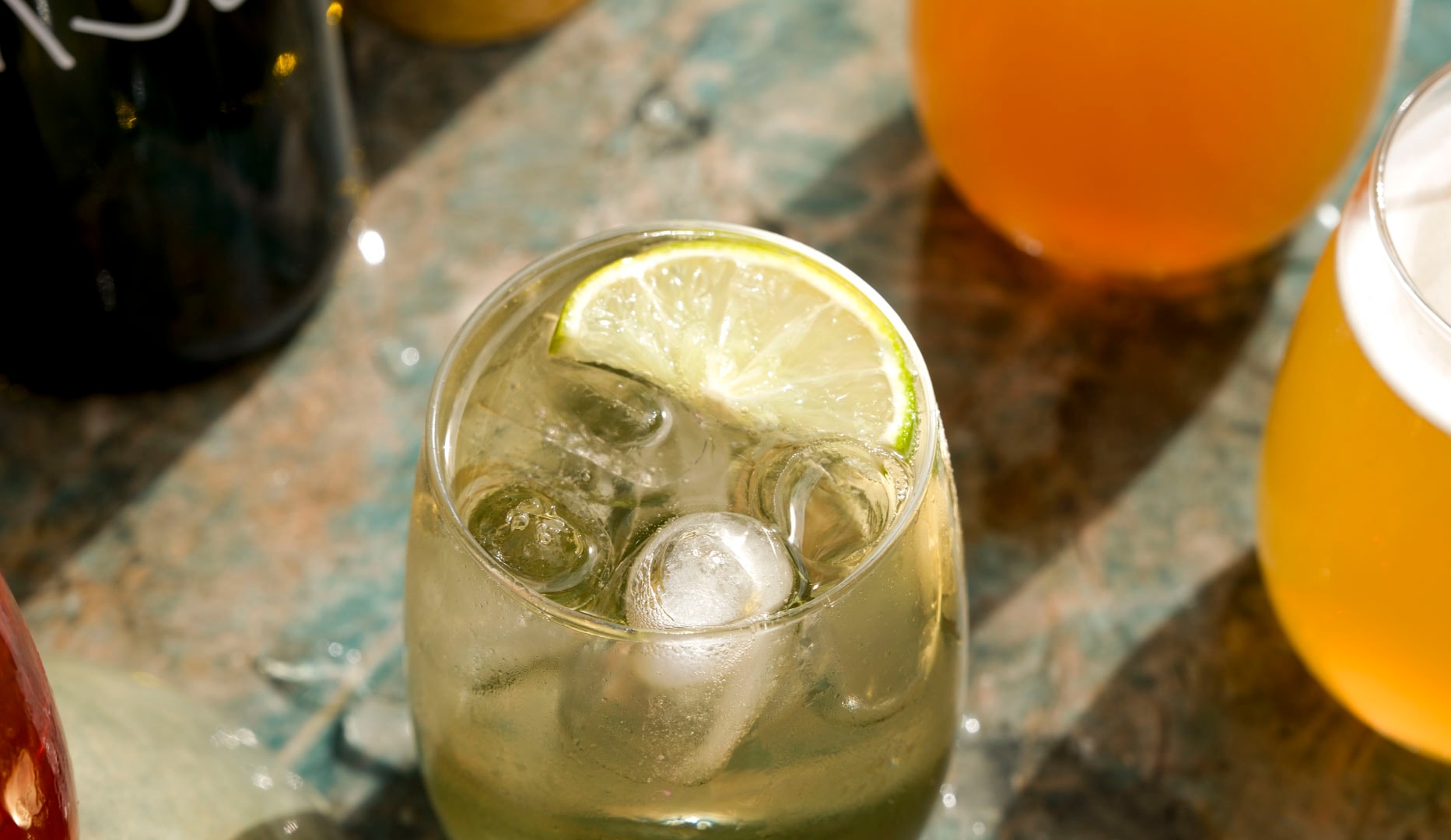 NYHED: Halv pris på 3 Drinks, 3 fadøl & tapas hos det nyåbnede Aksel