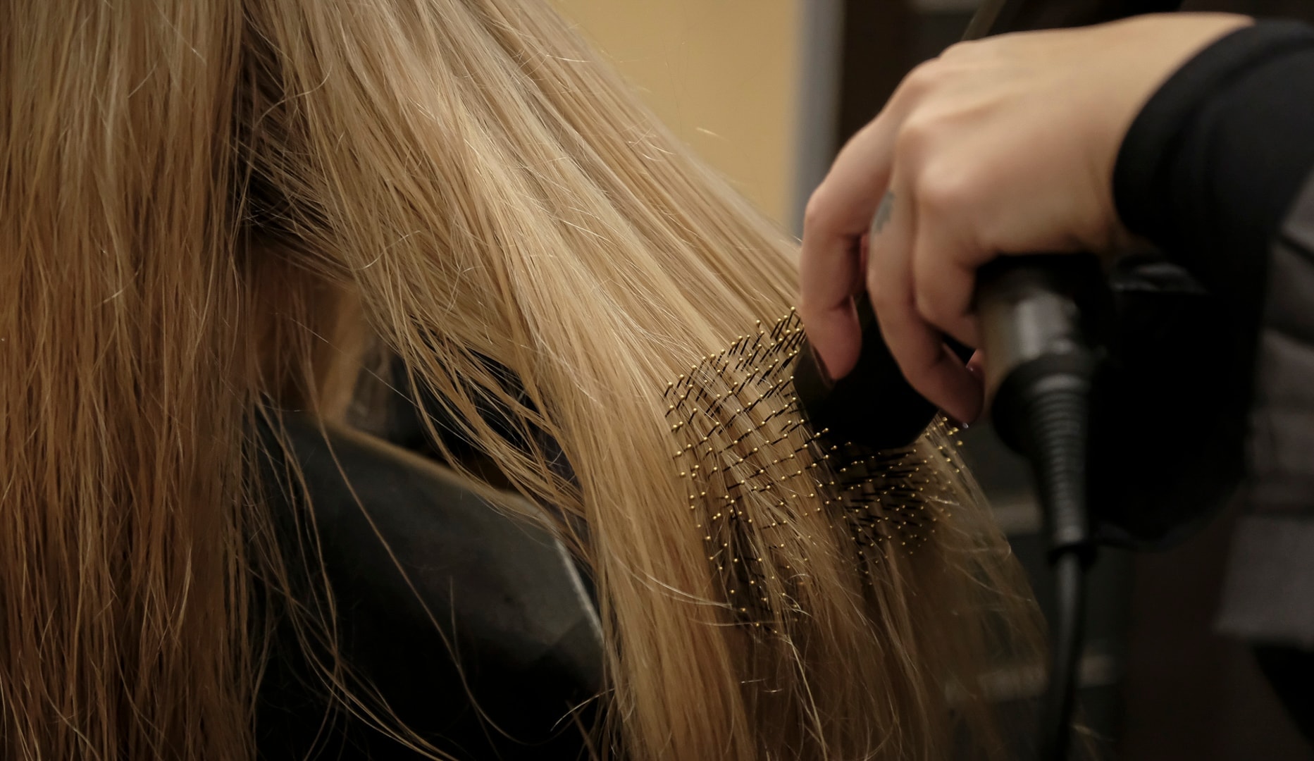 Klip & farve hos HNG HAIRCONCEPT