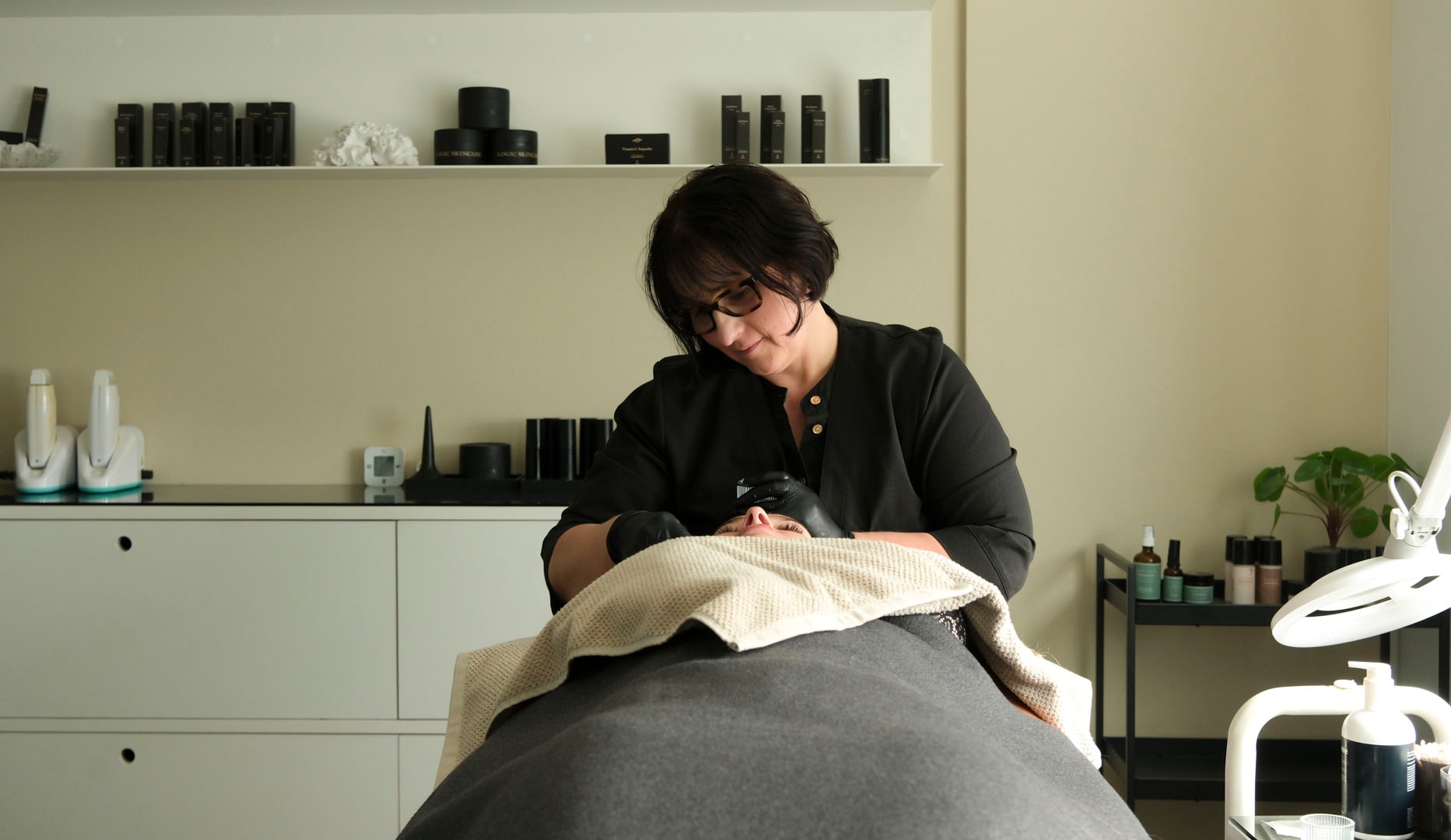 NYHED: Art of Wellness, Tri-Wave MD med Dermalogicas Pro Power Peel