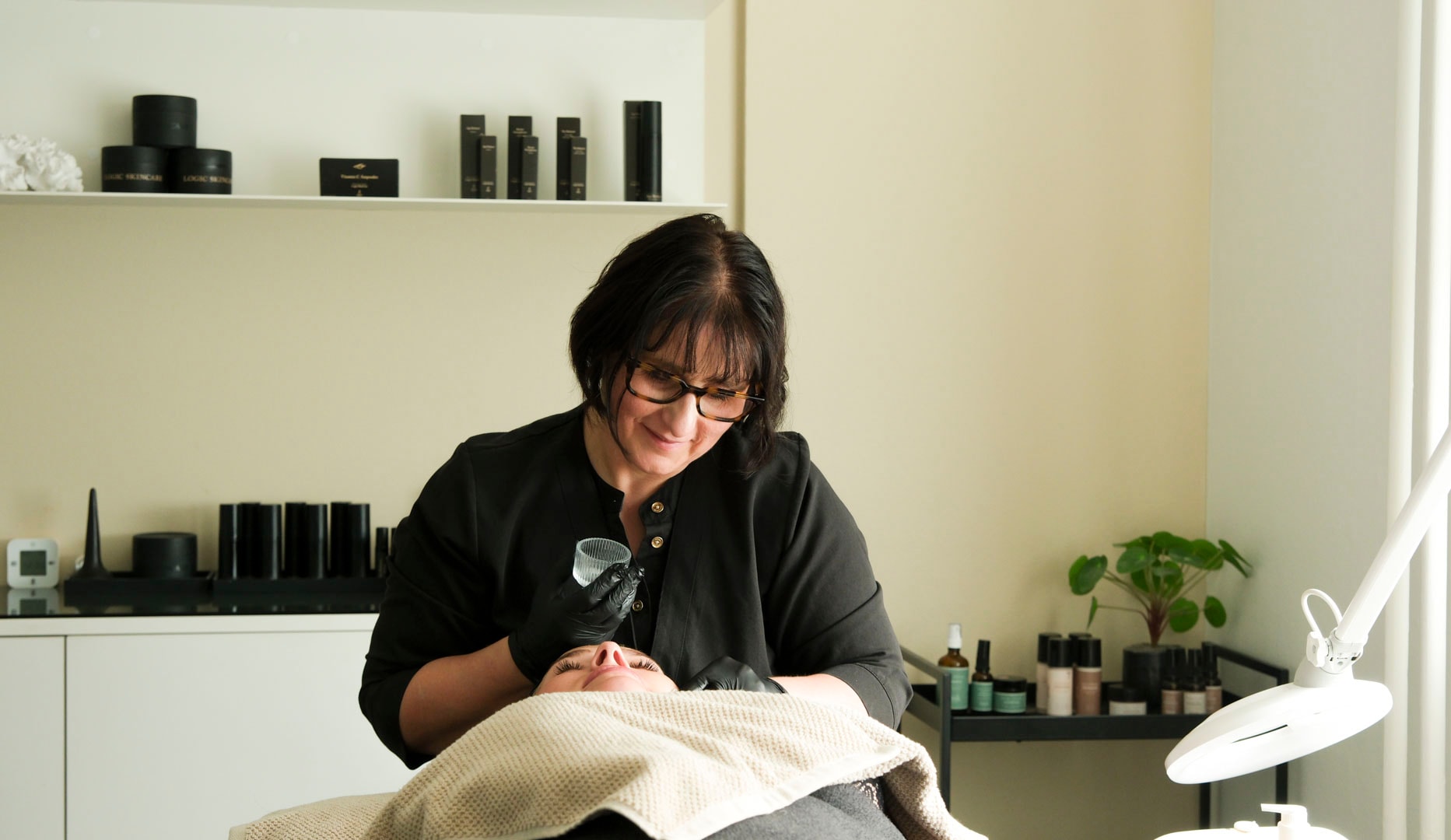 NYHED: Art of Wellness, Tri-Wave MD med Dermalogicas Pro Power Peel
