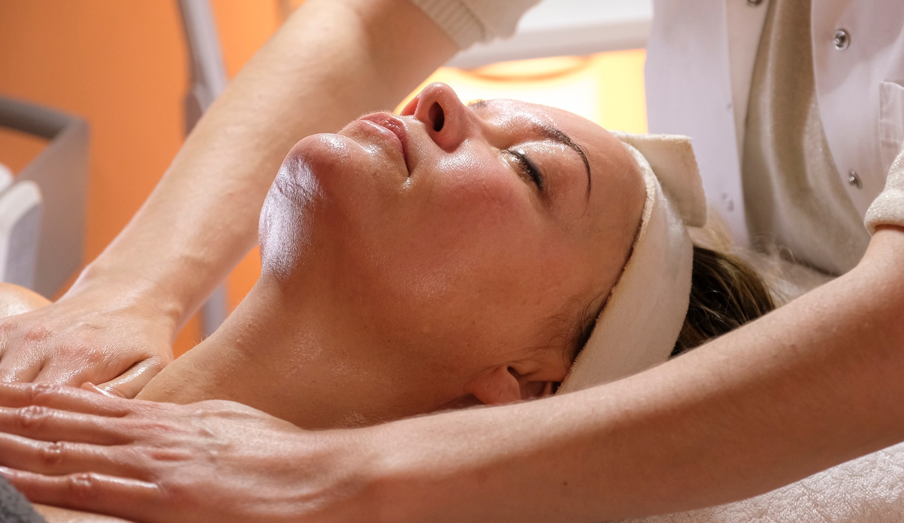 Forkæl din hud med en skræddersyet ansigtsbehandling