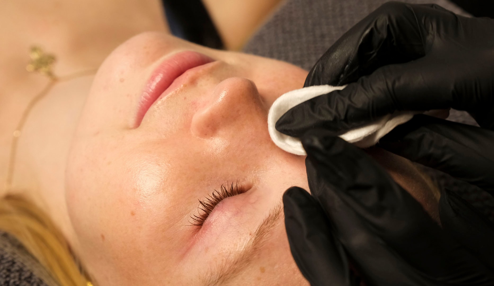 SKARPE PRISER: Lash Lift & Brow Lamination hos Cimmie Roos